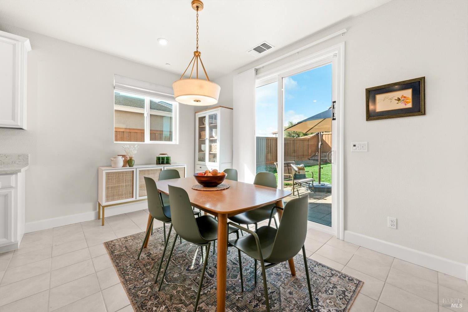 Detail Gallery Image 29 of 97 For 710 Fielding Way, Dixon,  CA 95620 - 5 Beds | 4 Baths