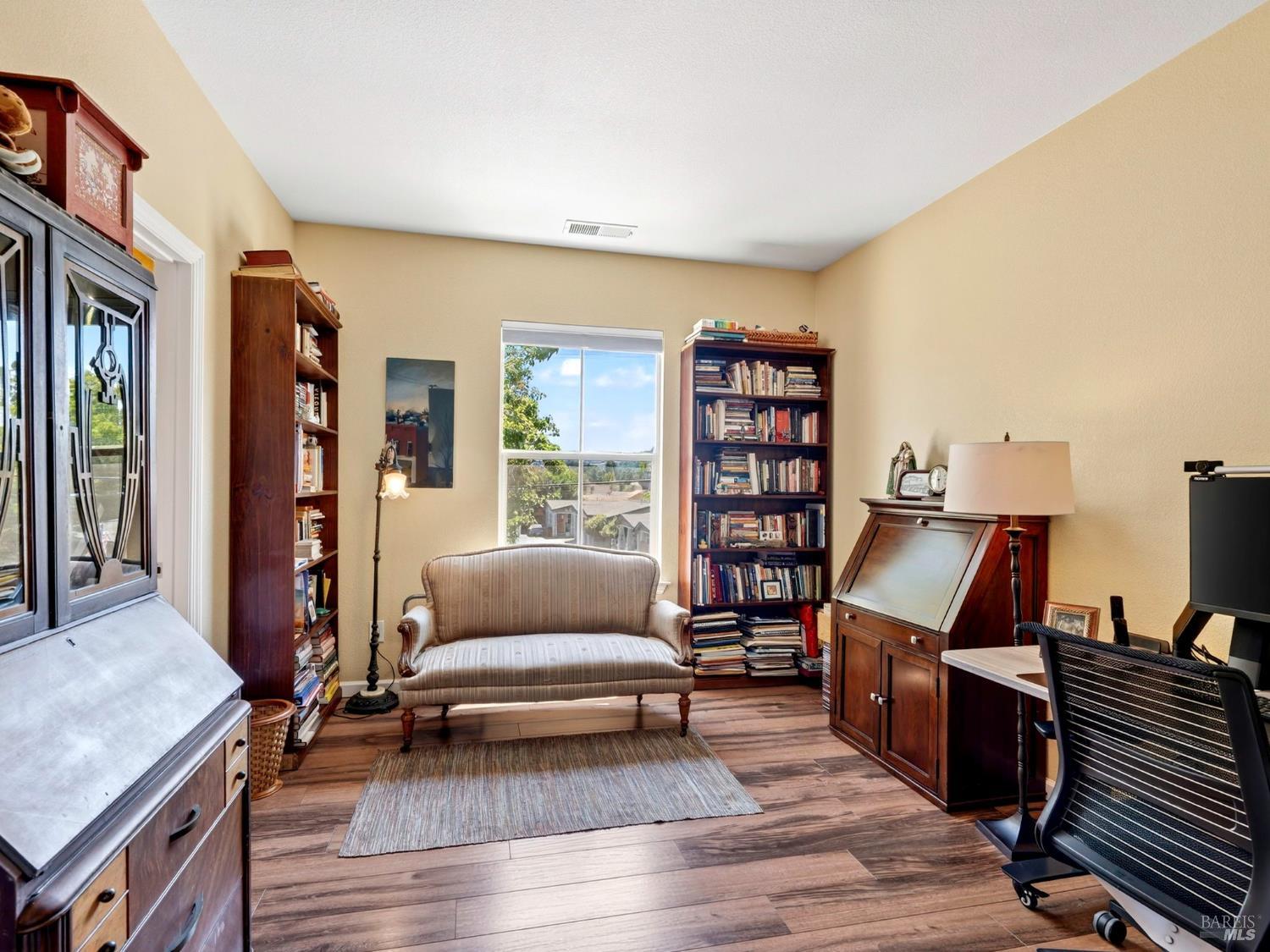 Detail Gallery Image 37 of 48 For 180 Healdsburg Ave a,  Cloverdale,  CA 95425 - 3 Beds | 2/1 Baths
