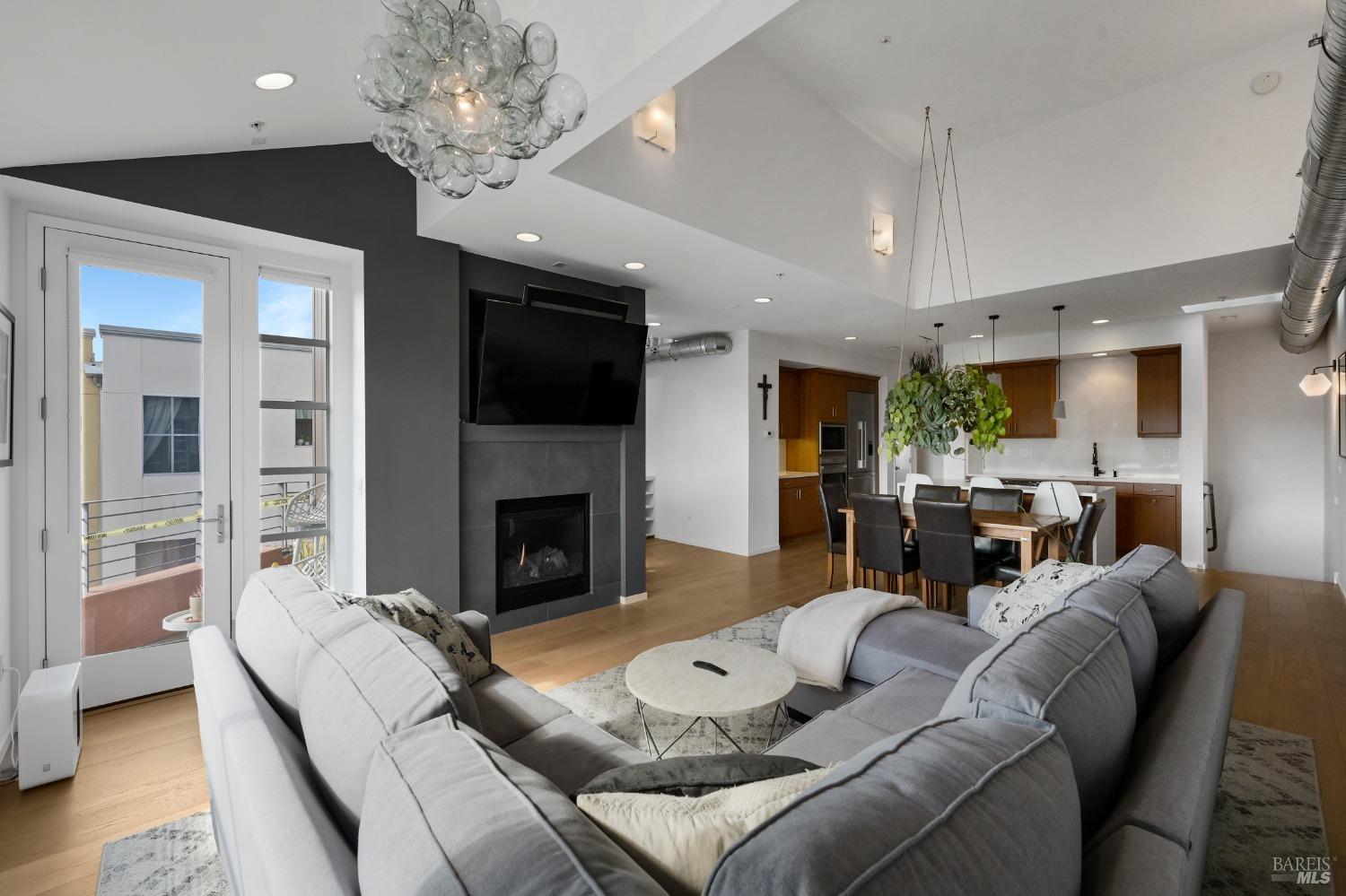 Detail Gallery Image 20 of 44 For 426 1st St, Petaluma,  CA 94952 - 3 Beds | 2/1 Baths