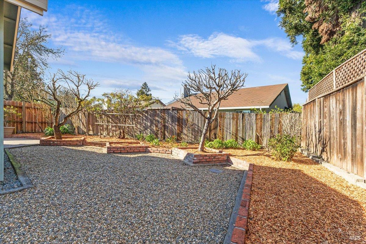 Detail Gallery Image 42 of 43 For 2257 White Chapel Ct, Santa Rosa,  CA 95401 - 3 Beds | 3 Baths