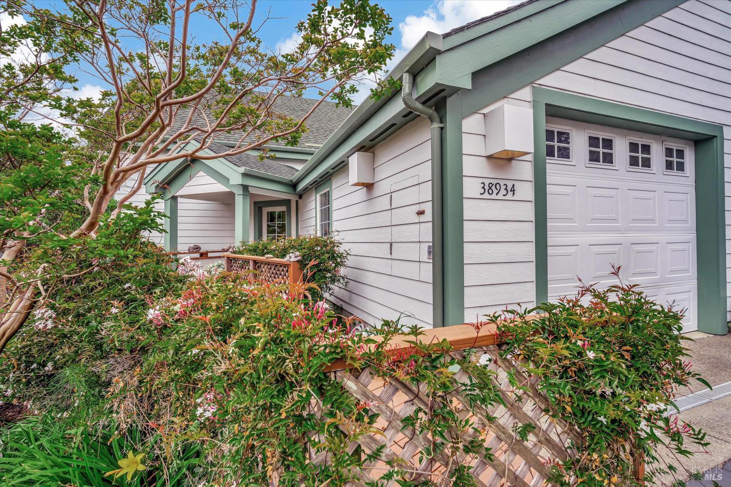 Detail Gallery Image 3 of 25 For 38934 Cypress Way, Gualala,  CA 95445 - 2 Beds | 2/1 Baths