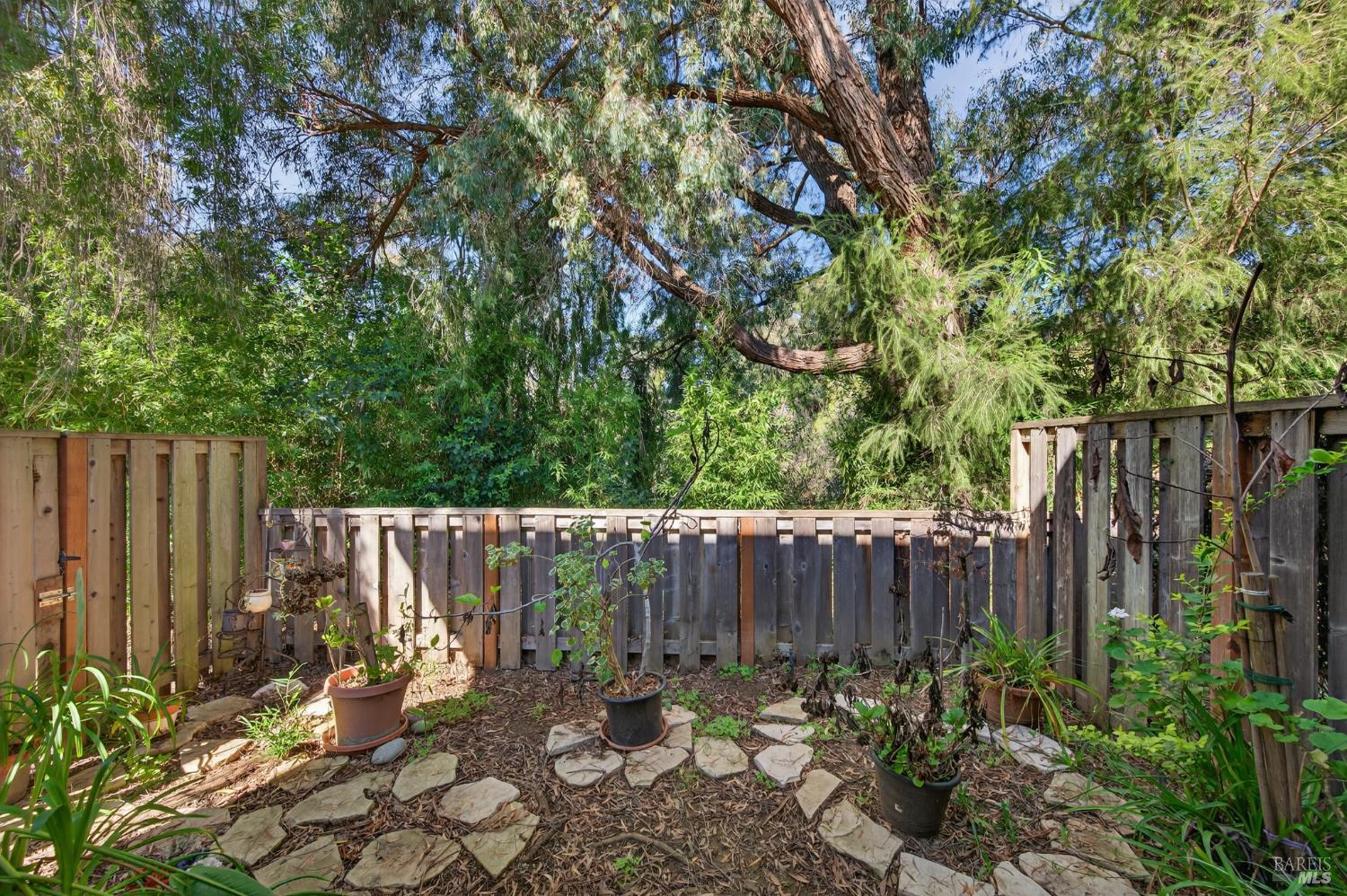 Detail Gallery Image 19 of 21 For 900 Cambridge Dr #3,  Benicia,  CA 94510 - 1 Beds | 1 Baths