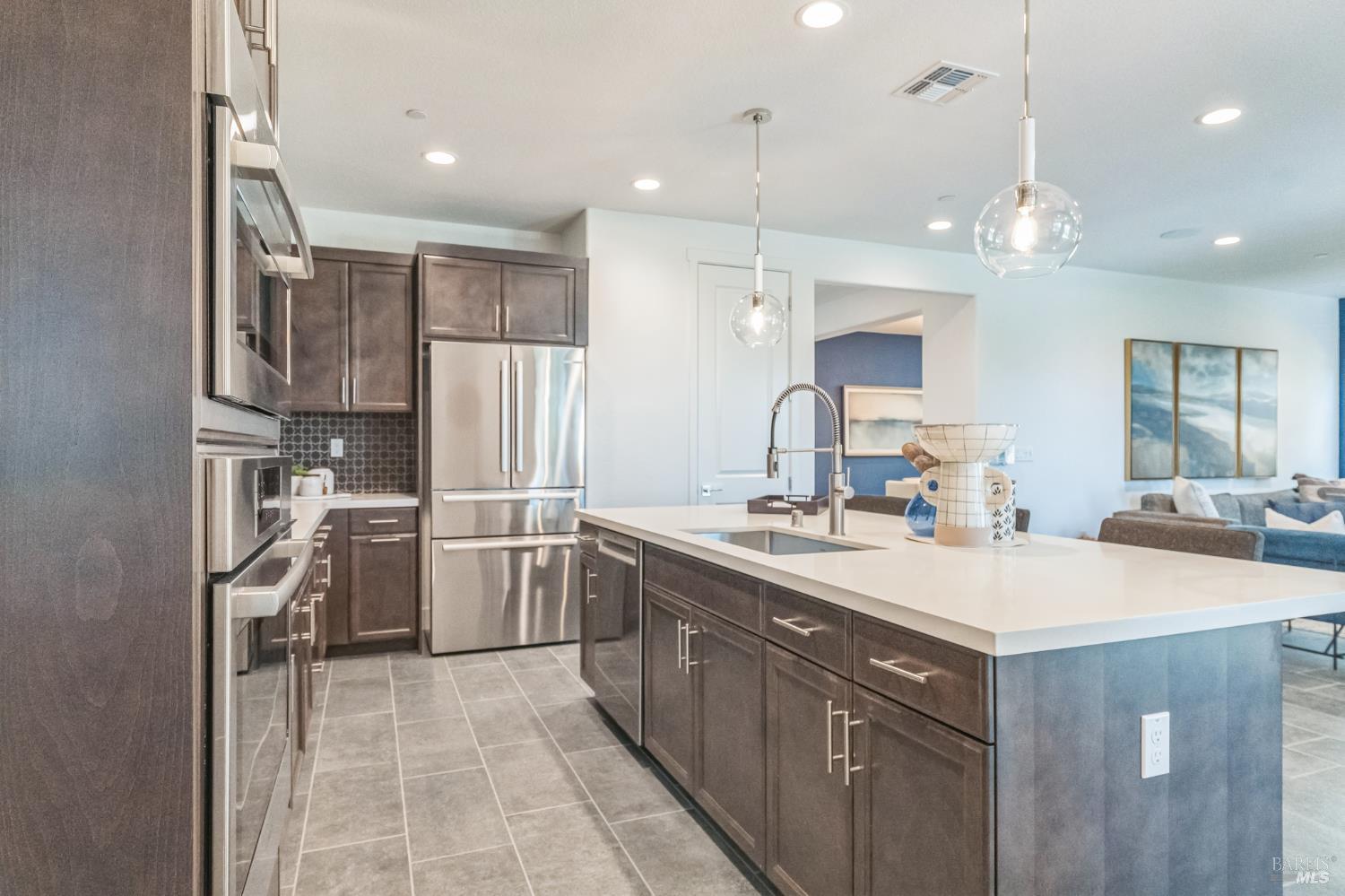 Detail Gallery Image 17 of 39 For 701 Castle St, Oakley,  CA 94561 - 5 Beds | 4/1 Baths