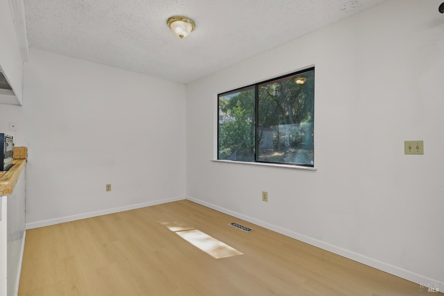 Detail Gallery Image 9 of 30 For 3480 Bergesen Ct, Kelseyville,  CA 95451 - 3 Beds | 1/1 Baths