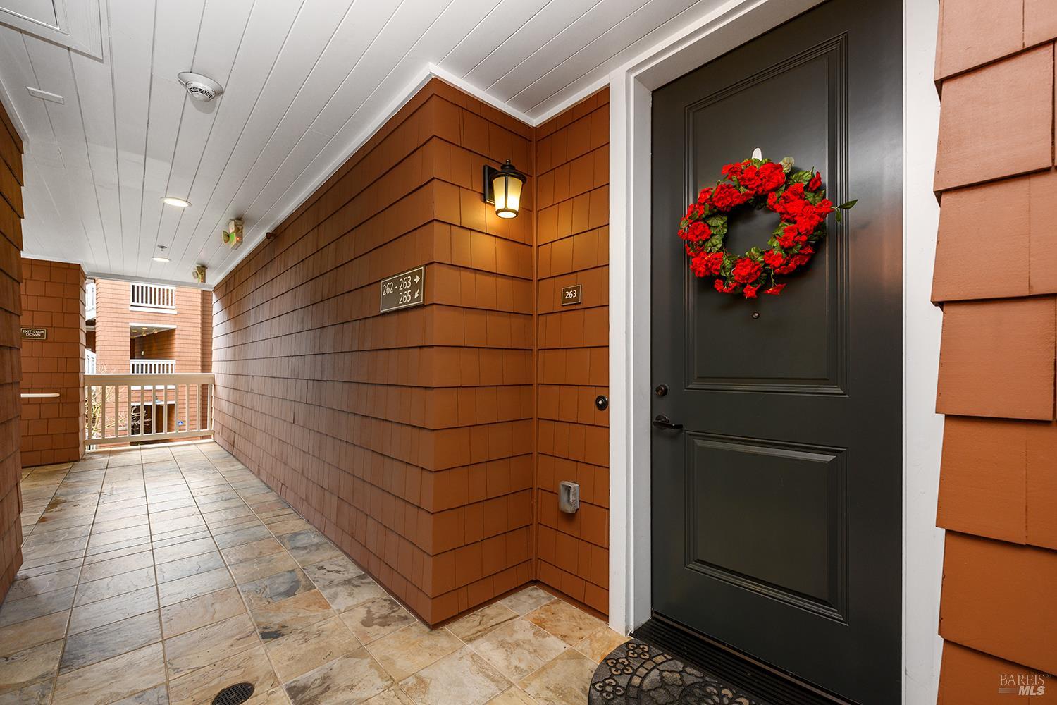 Detail Gallery Image 3 of 35 For 263 Camellia Cir, Larkspur,  CA 94939 - 2 Beds | 2 Baths