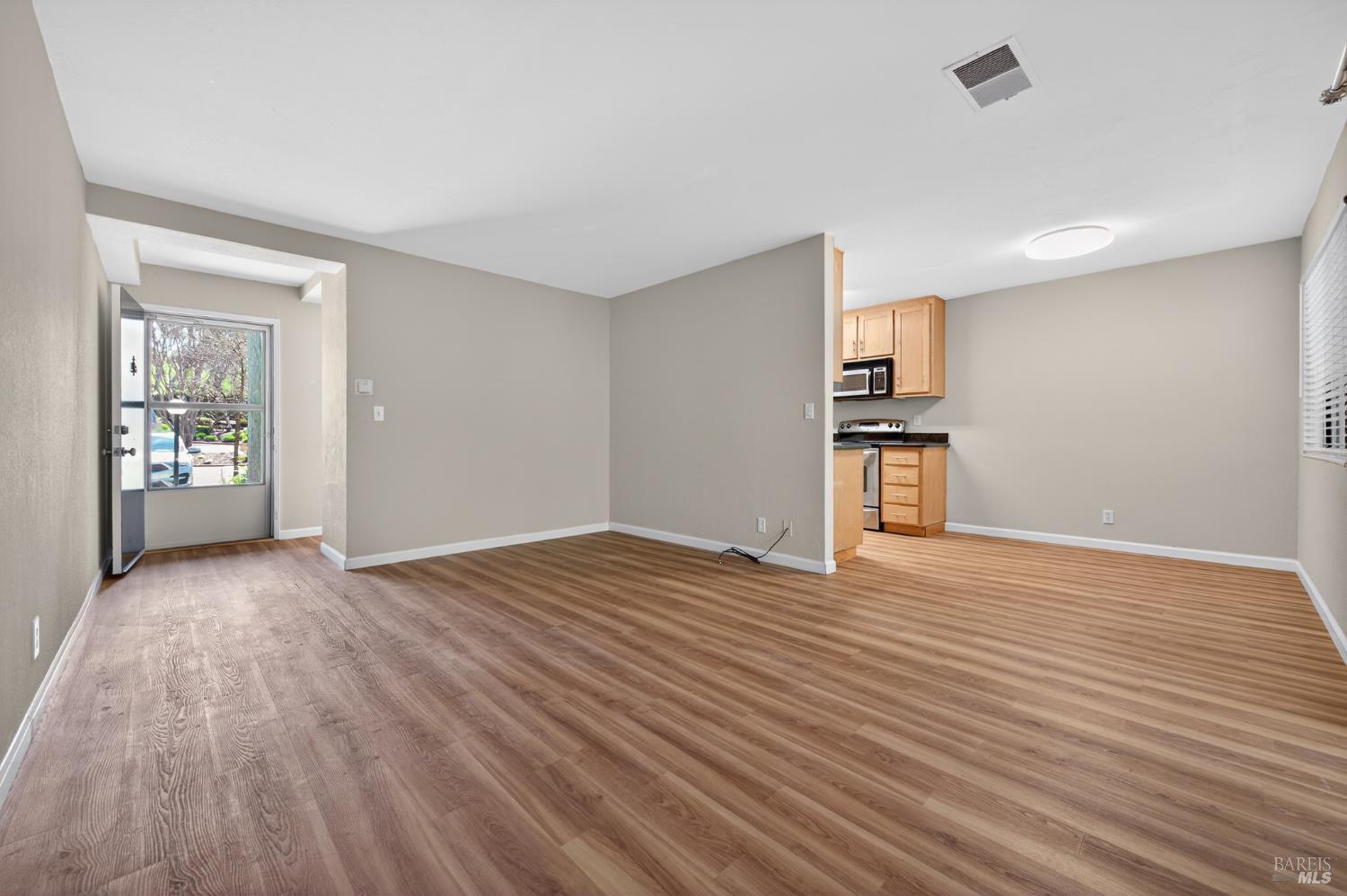 Detail Gallery Image 7 of 21 For 900 Cambridge Dr #3,  Benicia,  CA 94510 - 1 Beds | 1 Baths