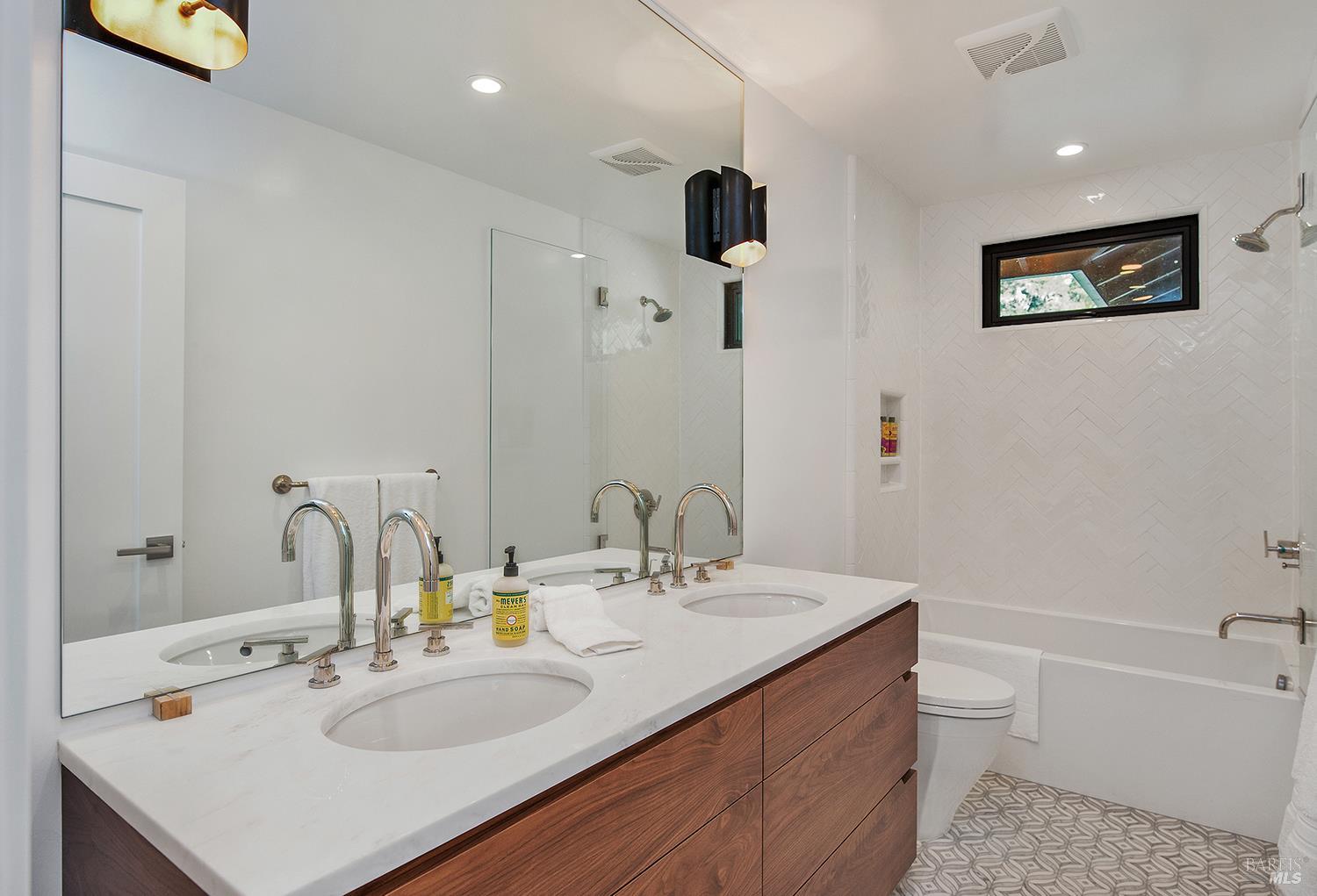 Detail Gallery Image 24 of 59 For 2700 Geysers Rd, Geyserville,  CA 95441 - 3 Beds | 2 Baths