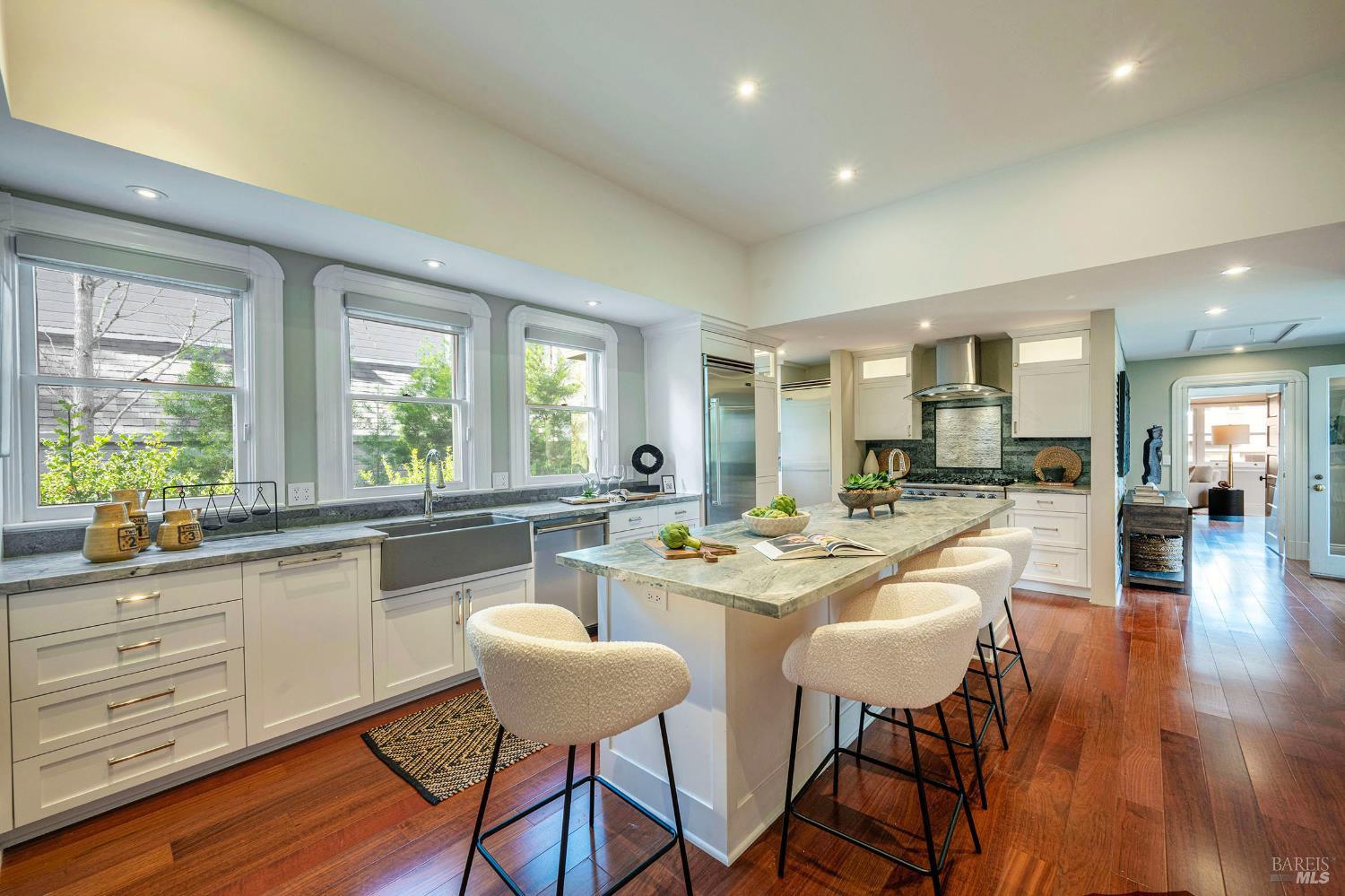 Detail Gallery Image 10 of 35 For 423 Matheson St, Healdsburg,  CA 95448 - 3 Beds | 2/2 Baths