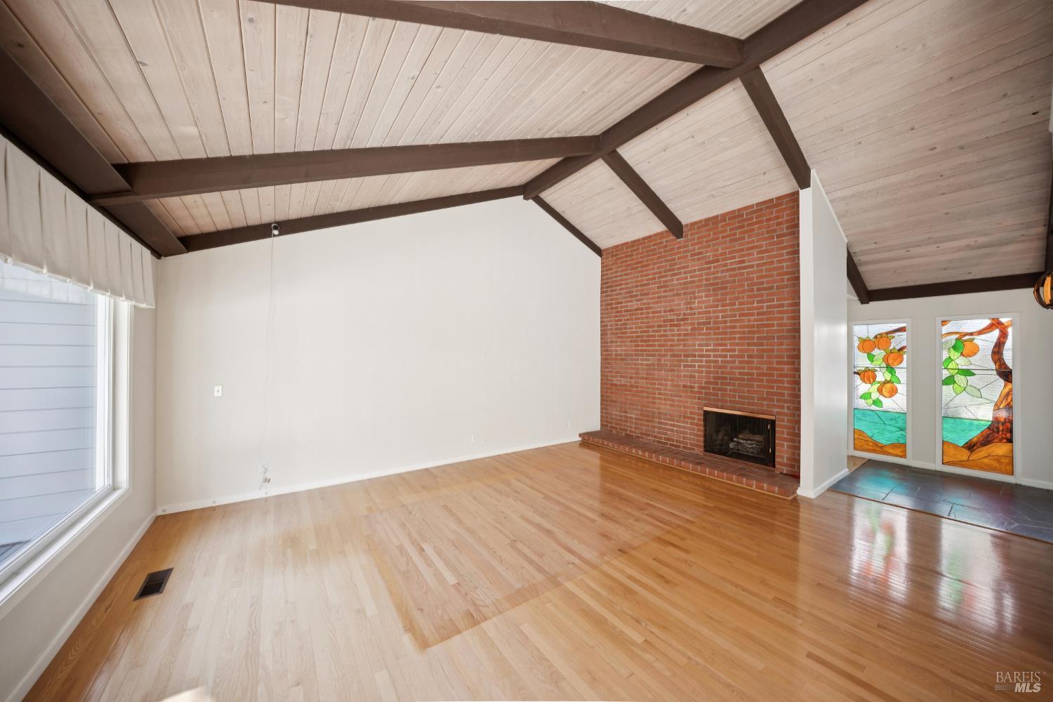 Detail Gallery Image 9 of 46 For 285 Cascade Dr, Fairfax,  CA 94930 - 4 Beds | 2 Baths