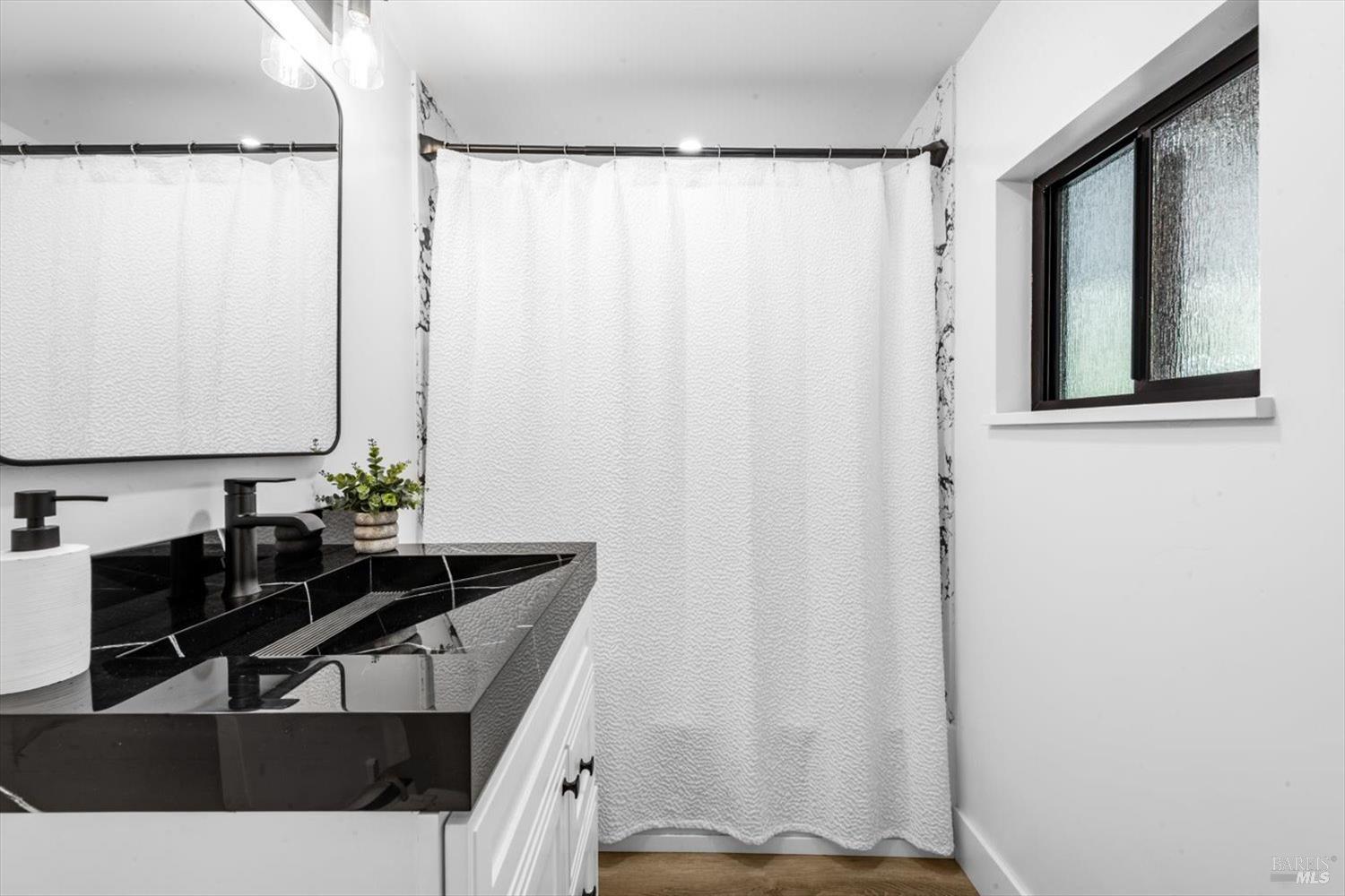 Detail Gallery Image 34 of 84 For 2192 1st Ave, Napa,  CA 94558 - 1 Beds | 1 Baths