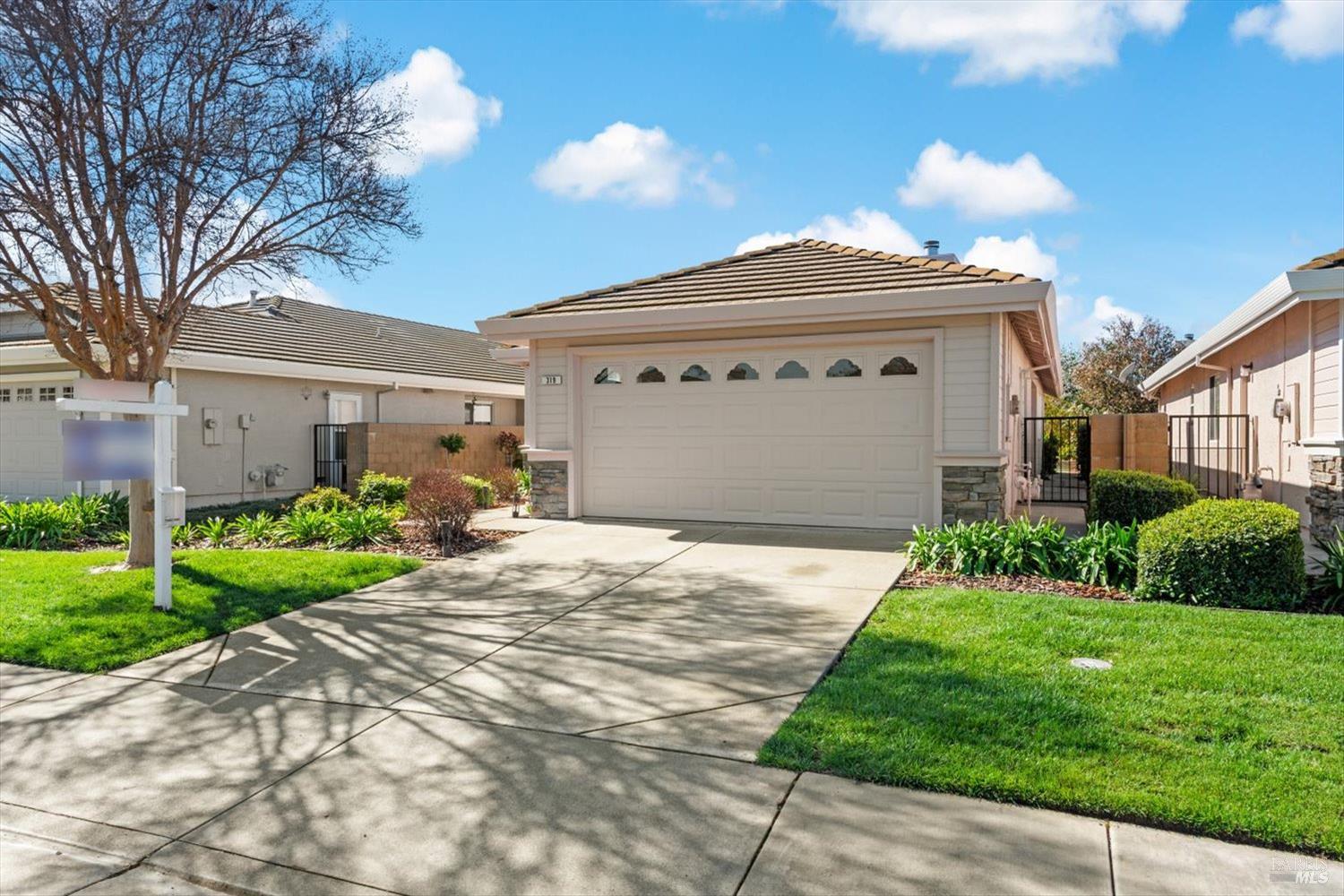 Detail Gallery Image 2 of 54 For 319 Trellis Ln, Vacaville,  CA 95687 - 2 Beds | 2 Baths