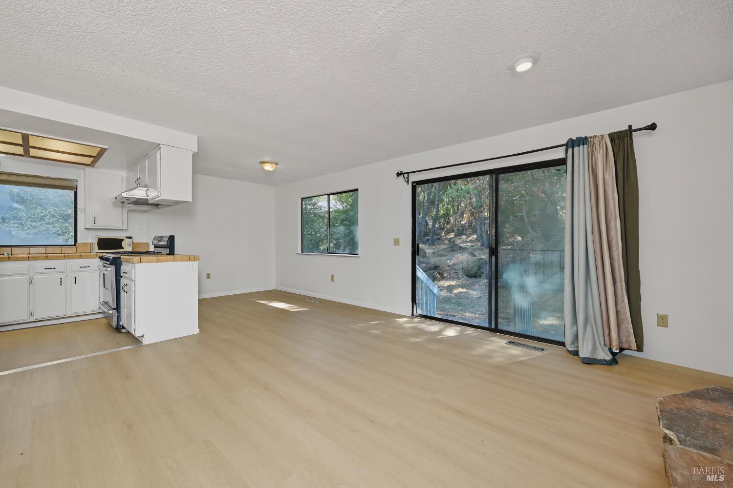 Detail Gallery Image 8 of 30 For 3480 Bergesen Ct, Kelseyville,  CA 95451 - 3 Beds | 1/1 Baths