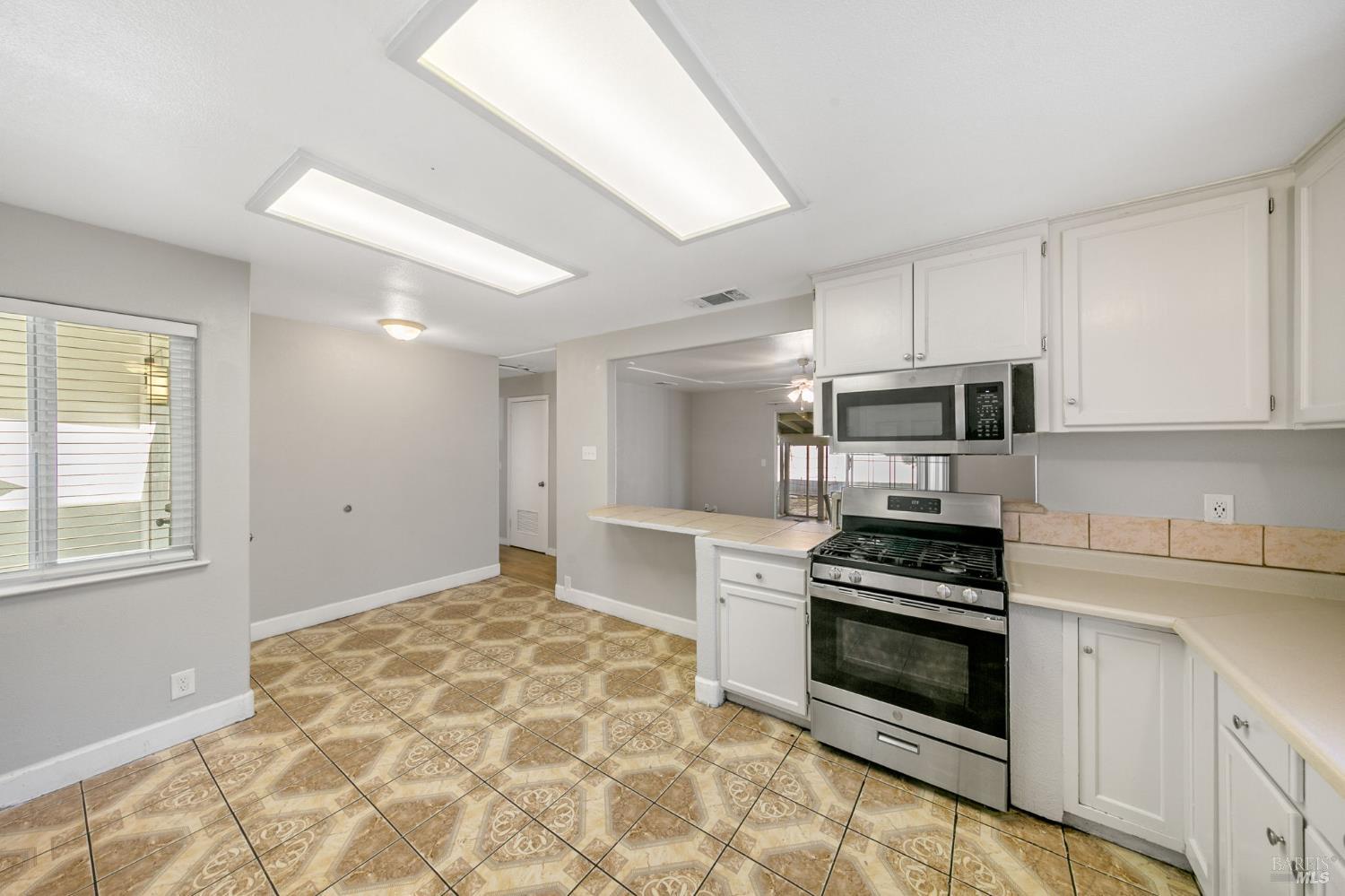 Detail Gallery Image 13 of 48 For 450 Priddy Dr, Dixon,  CA 95620 - 4 Beds | 2 Baths