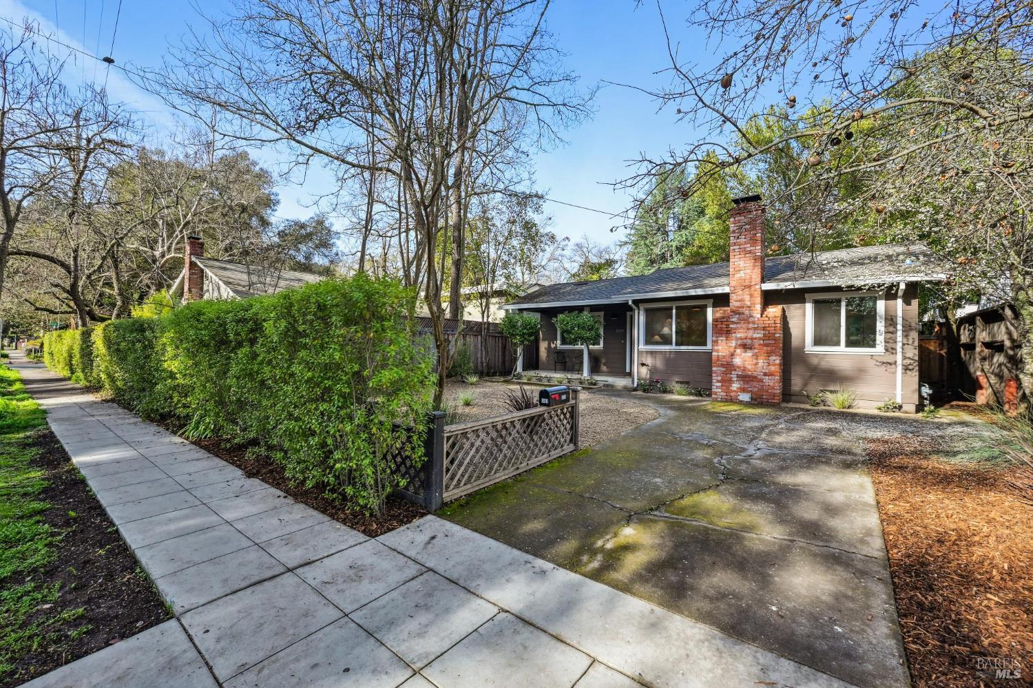 Detail Gallery Image 2 of 22 For 1307 Spring St, Calistoga,  CA 94515 - 1 Beds | 1 Baths