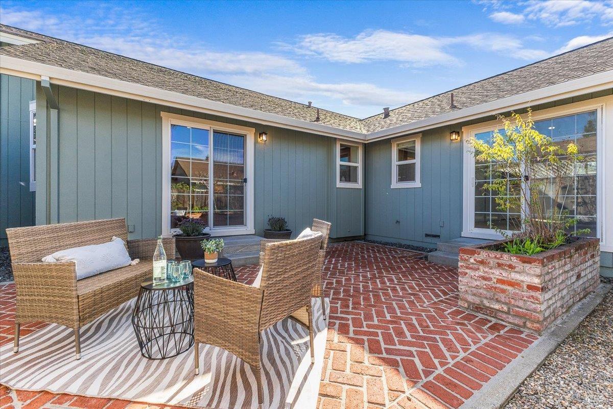 Detail Gallery Image 40 of 43 For 2257 White Chapel Ct, Santa Rosa,  CA 95401 - 3 Beds | 3 Baths