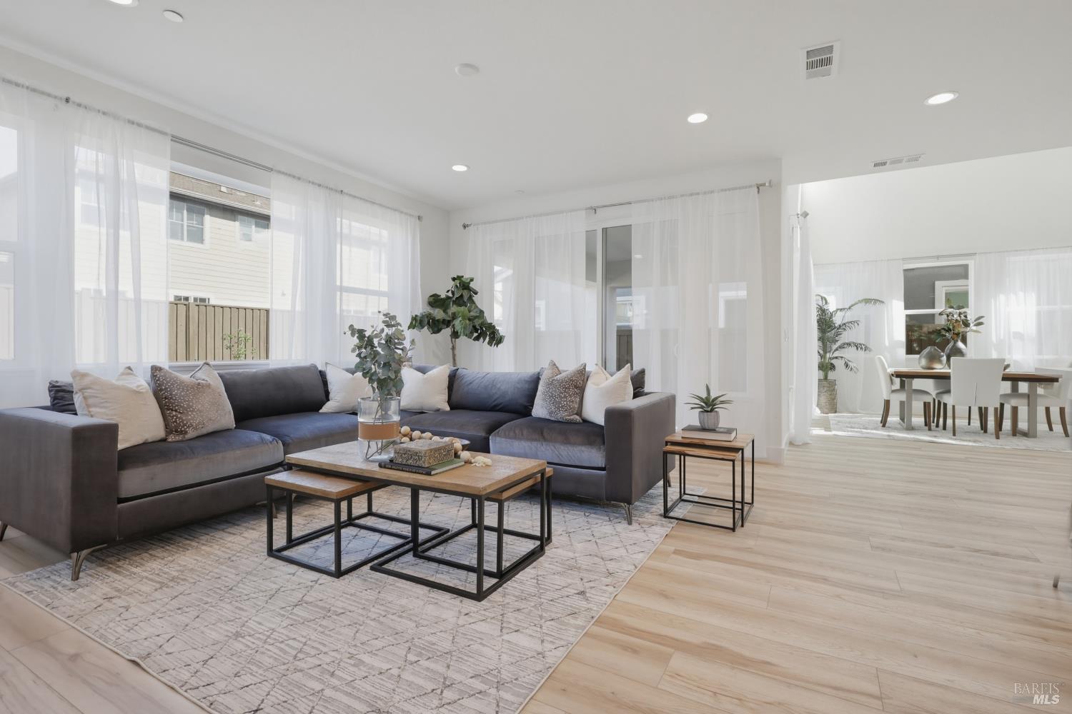 Detail Gallery Image 6 of 29 For 1588 Nightfall Ln, Fairfield,  CA 94533 - 4 Beds | 3 Baths