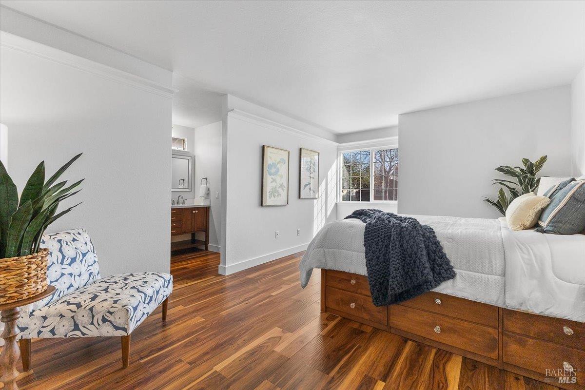 Detail Gallery Image 14 of 43 For 2257 White Chapel Ct, Santa Rosa,  CA 95401 - 3 Beds | 3 Baths