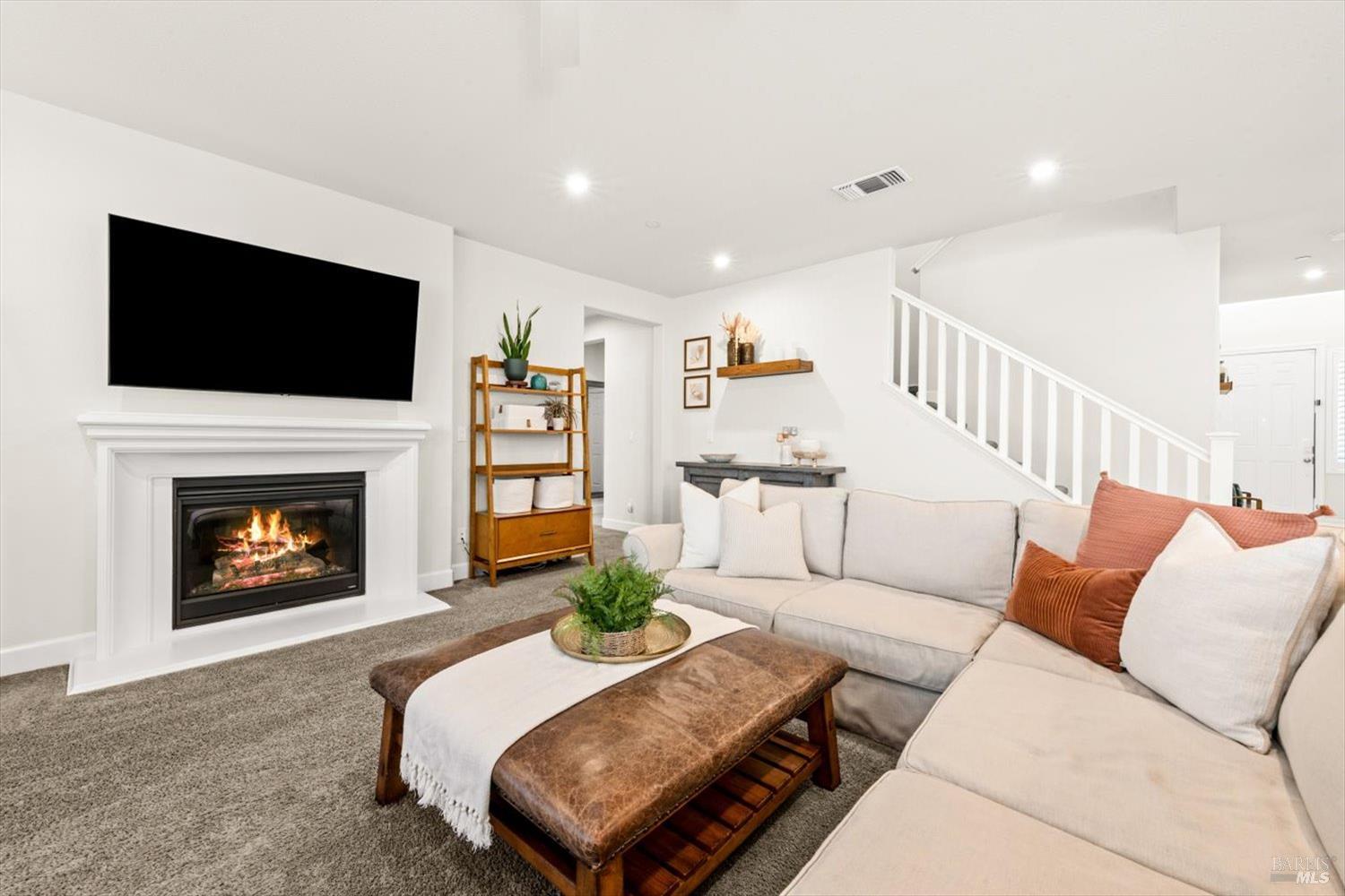 Detail Gallery Image 34 of 97 For 710 Fielding Way, Dixon,  CA 95620 - 5 Beds | 4 Baths