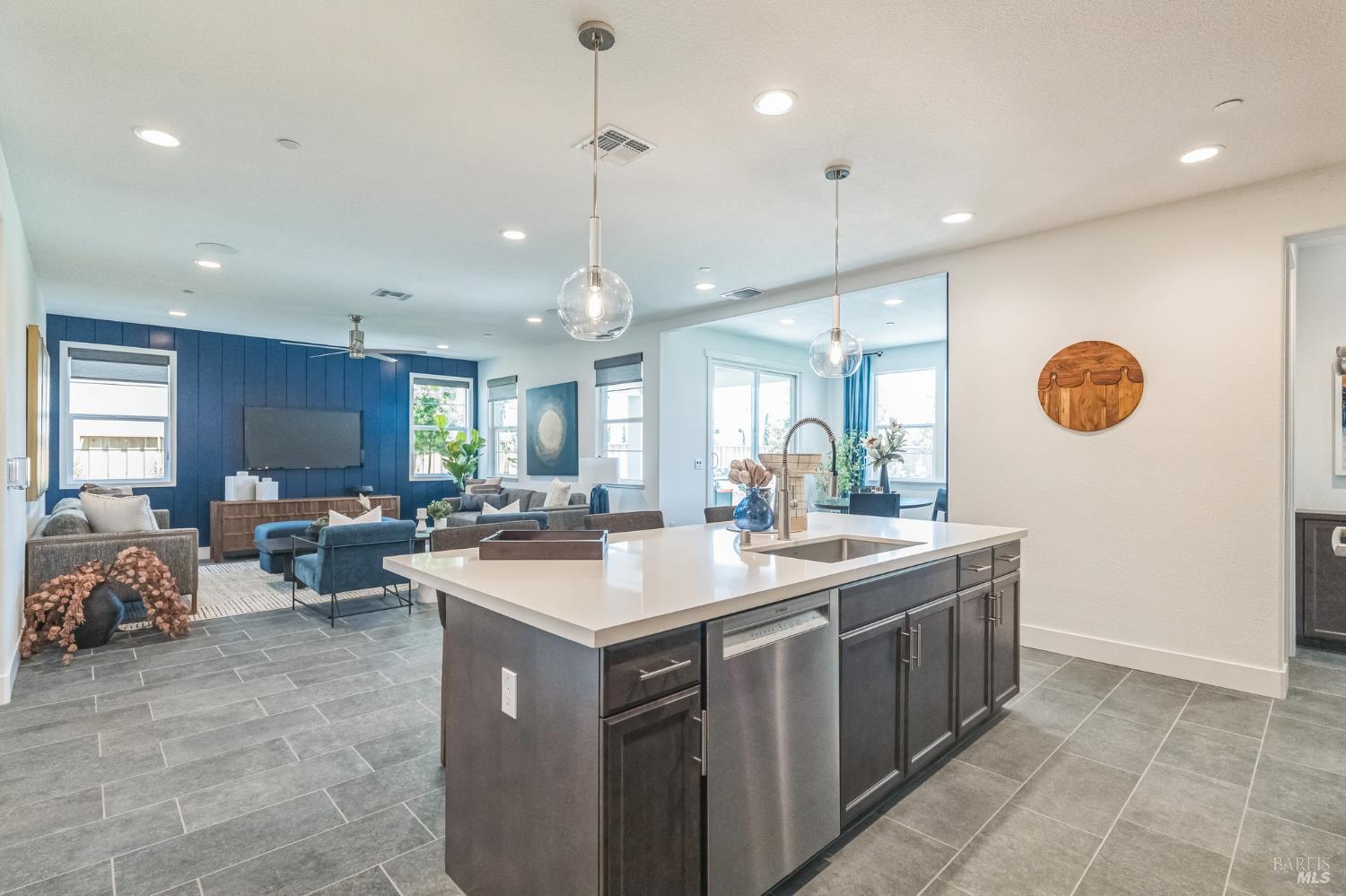 Detail Gallery Image 15 of 39 For 701 Castle St, Oakley,  CA 94561 - 5 Beds | 4/1 Baths