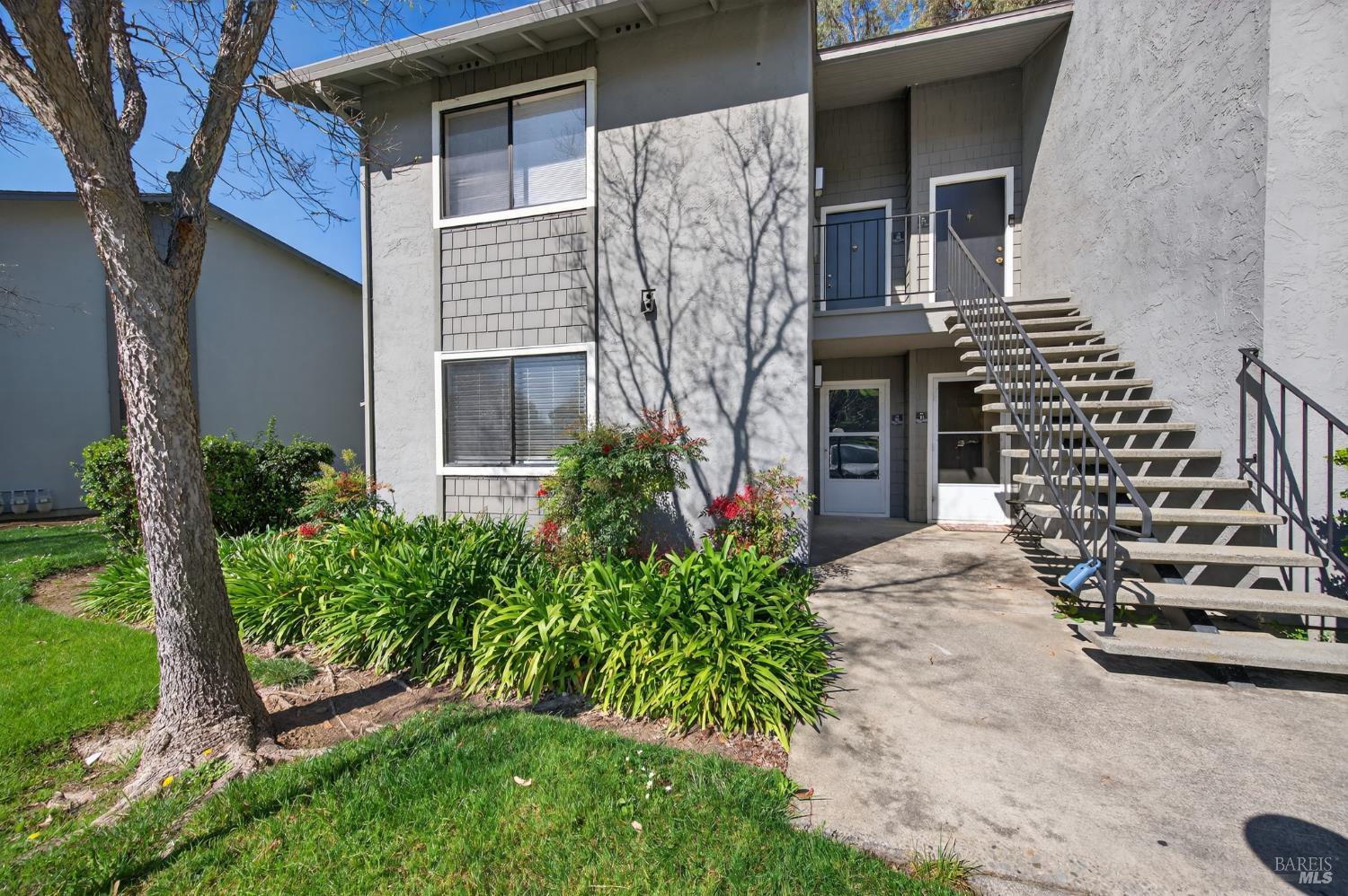 Detail Gallery Image 3 of 21 For 900 Cambridge Dr #3,  Benicia,  CA 94510 - 1 Beds | 1 Baths