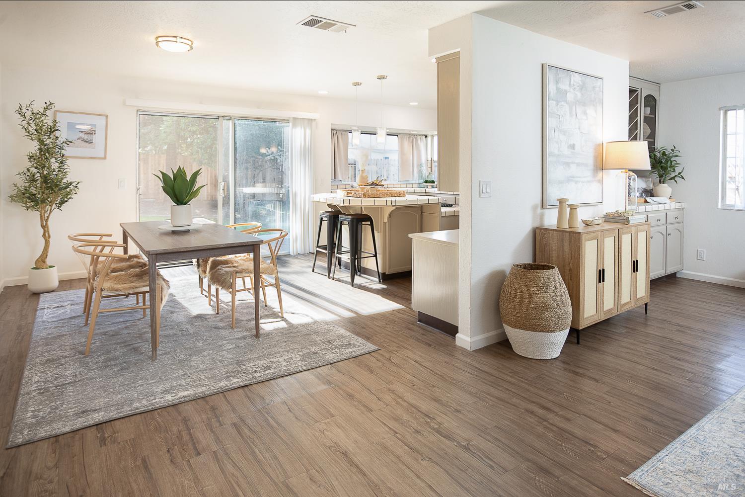 Detail Gallery Image 10 of 49 For 775 Cahill Ct, Dixon,  CA 95620 - 4 Beds | 2 Baths