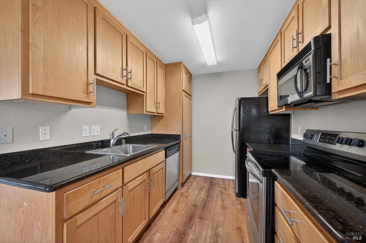 Detail Gallery Image 13 of 30 For 900 Cambridge Dr #95,  Benicia,  CA 94510 - 2 Beds | 1 Baths