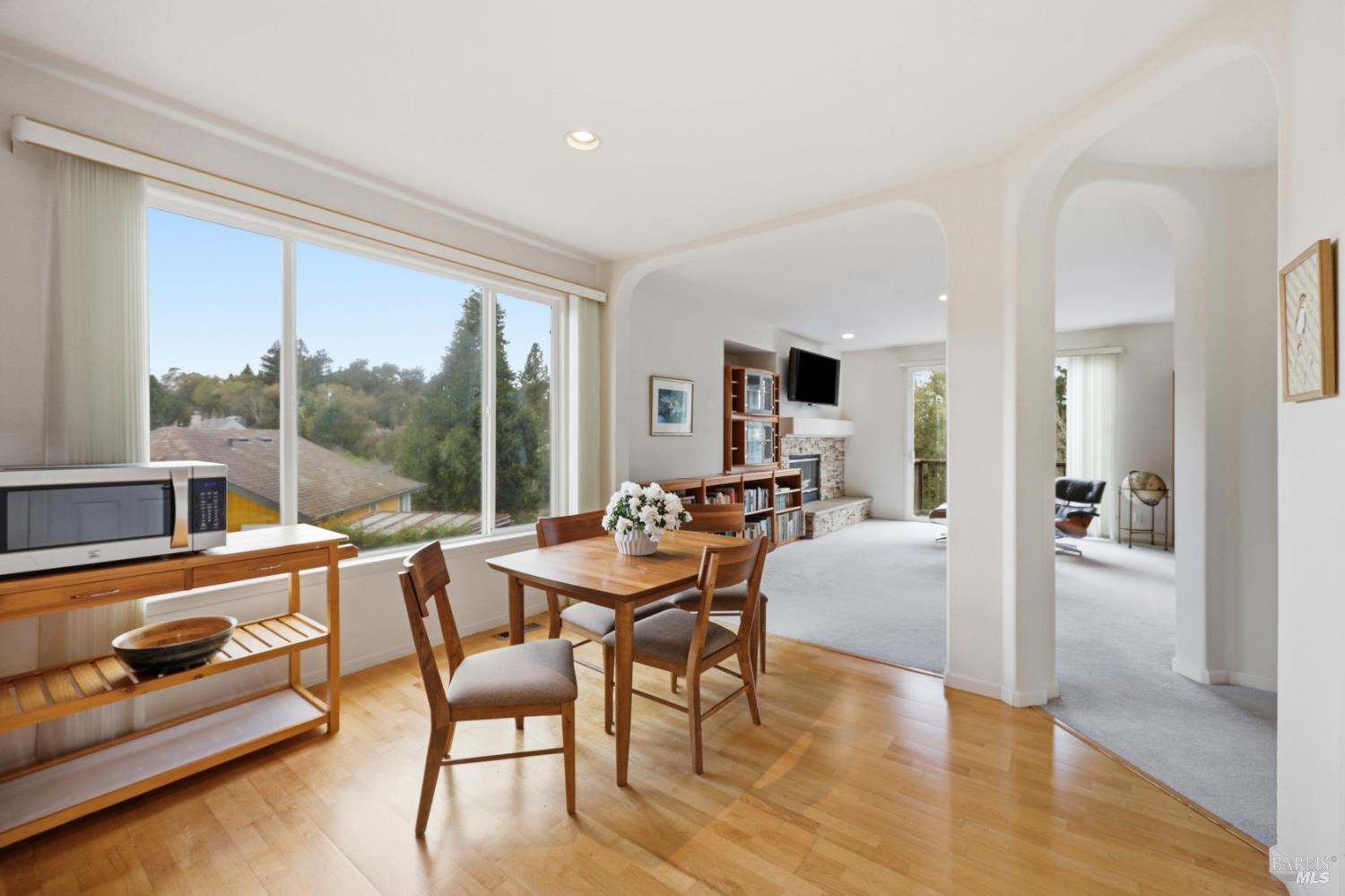 Detail Gallery Image 10 of 33 For 7576 Meadowlark Dr, Sebastopol,  CA 95472 - 5 Beds | 3/1 Baths