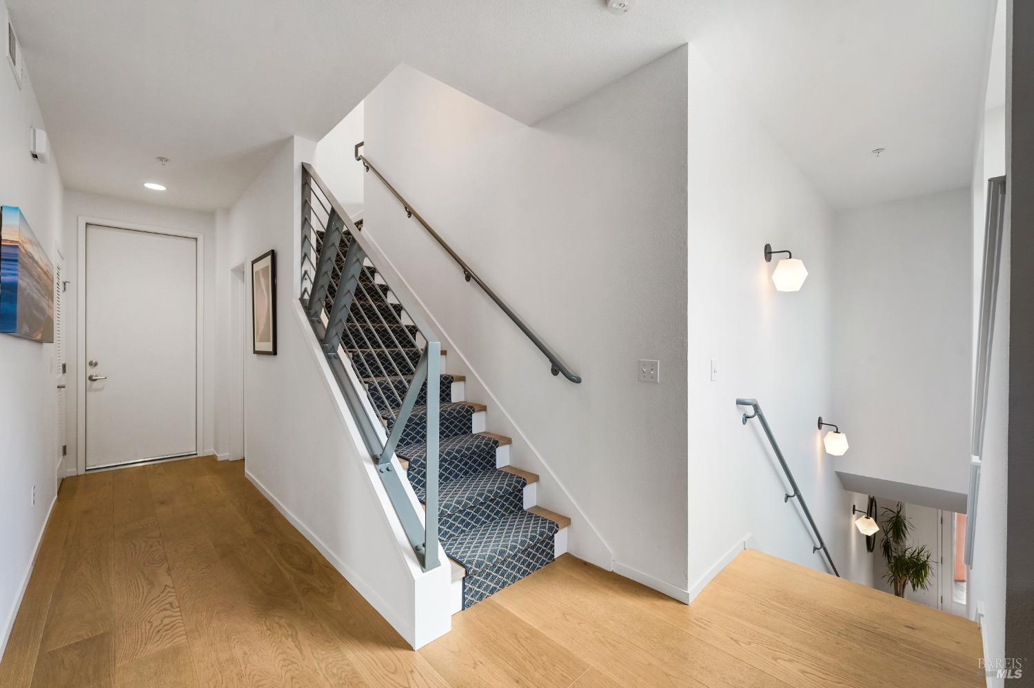 Detail Gallery Image 4 of 44 For 426 1st St, Petaluma,  CA 94952 - 3 Beds | 2/1 Baths