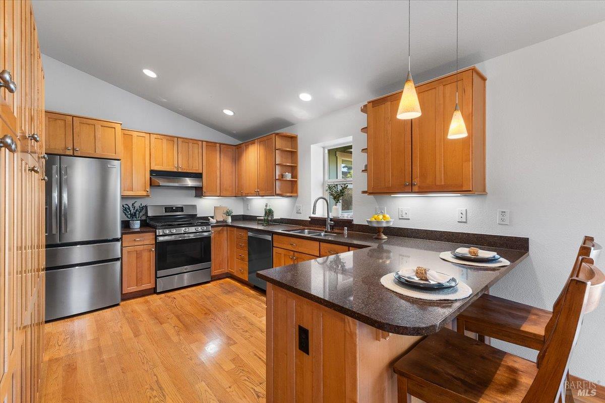 Detail Gallery Image 11 of 43 For 2257 White Chapel Ct, Santa Rosa,  CA 95401 - 3 Beds | 3 Baths