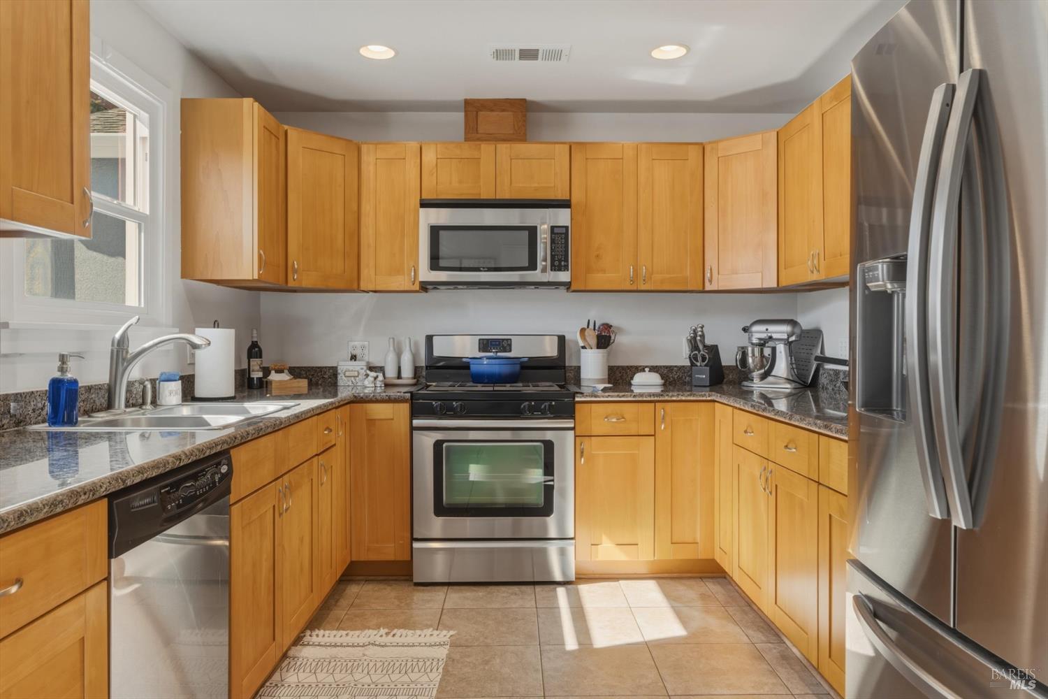 Detail Gallery Image 11 of 52 For 1136 Poppy Dr, Santa Rosa,  CA 95404 - 3 Beds | 2 Baths