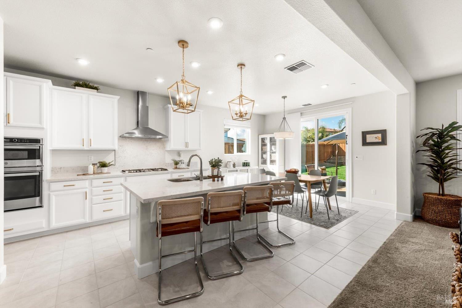 Detail Gallery Image 27 of 97 For 710 Fielding Way, Dixon,  CA 95620 - 5 Beds | 4 Baths