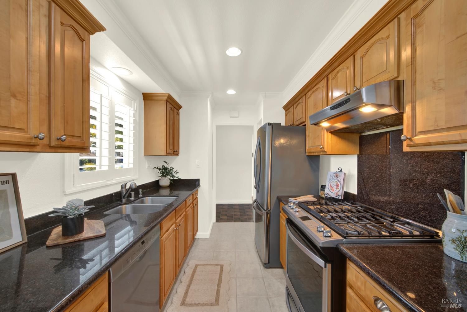 Detail Gallery Image 17 of 52 For 216 Manhattan St, Vallejo,  CA 94591 - 3 Beds | 2 Baths