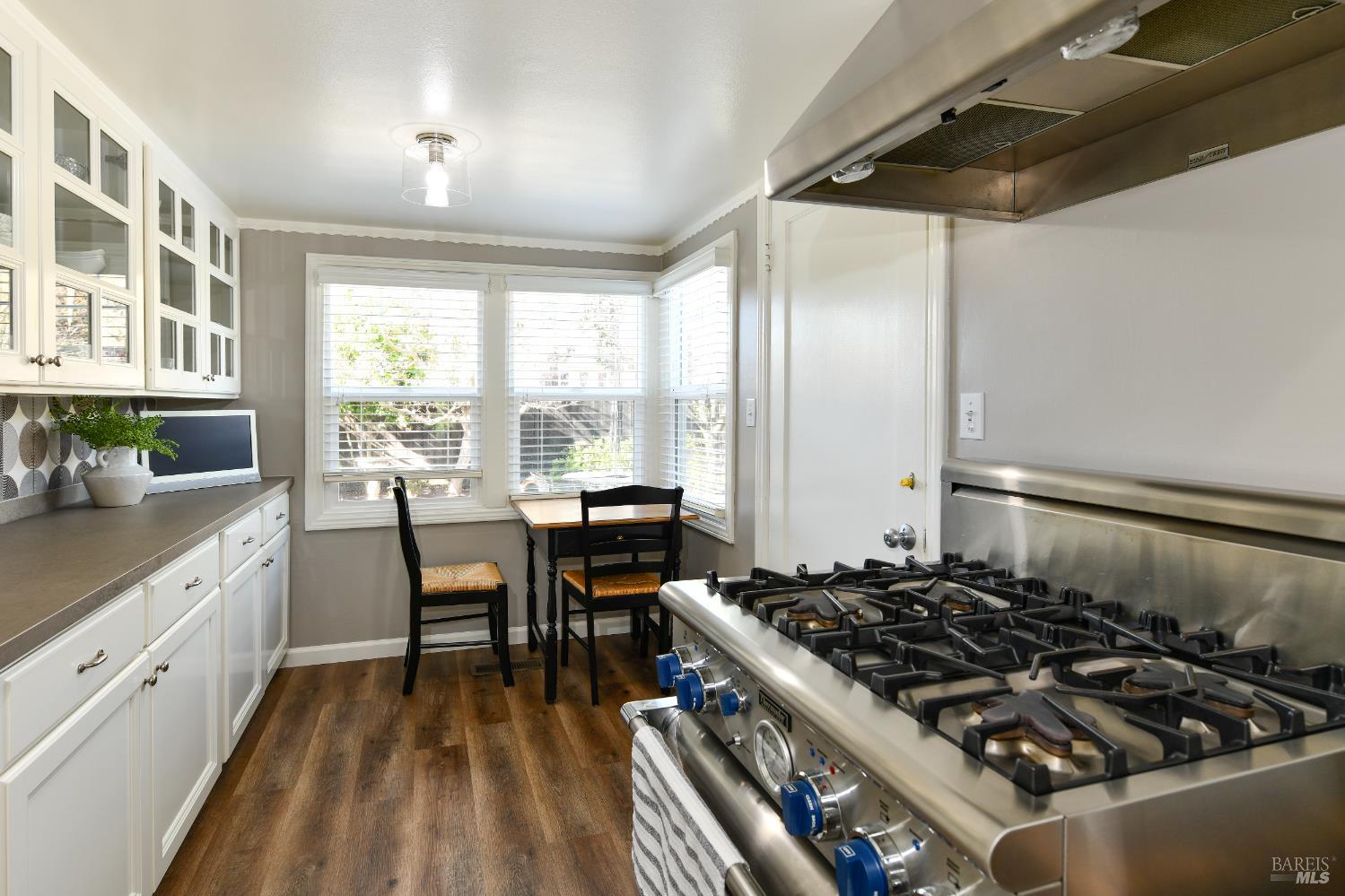 Detail Gallery Image 14 of 44 For 1142 Legion Ave, Napa,  CA 94559 - 2 Beds | 1 Baths