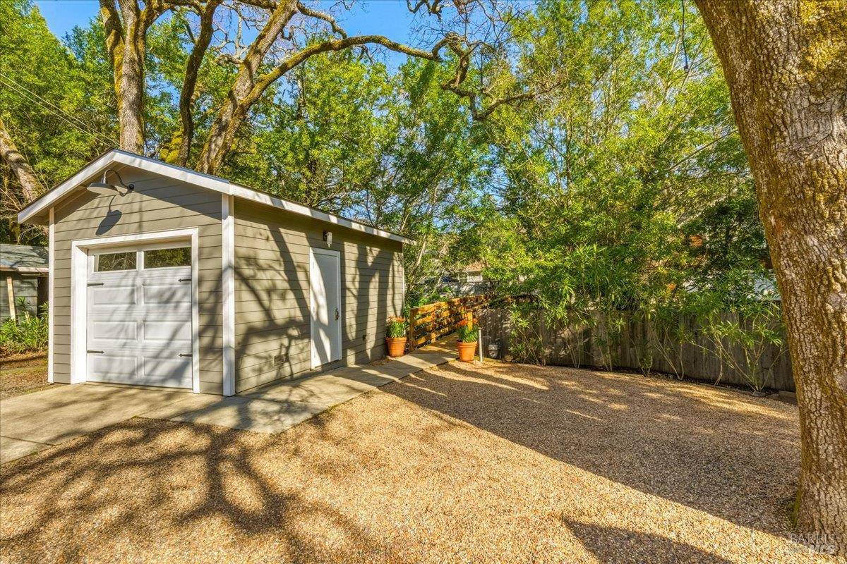 Detail Gallery Image 25 of 27 For 250 Butterfield Rd, San Anselmo,  CA 94960 - 2 Beds | 1 Baths