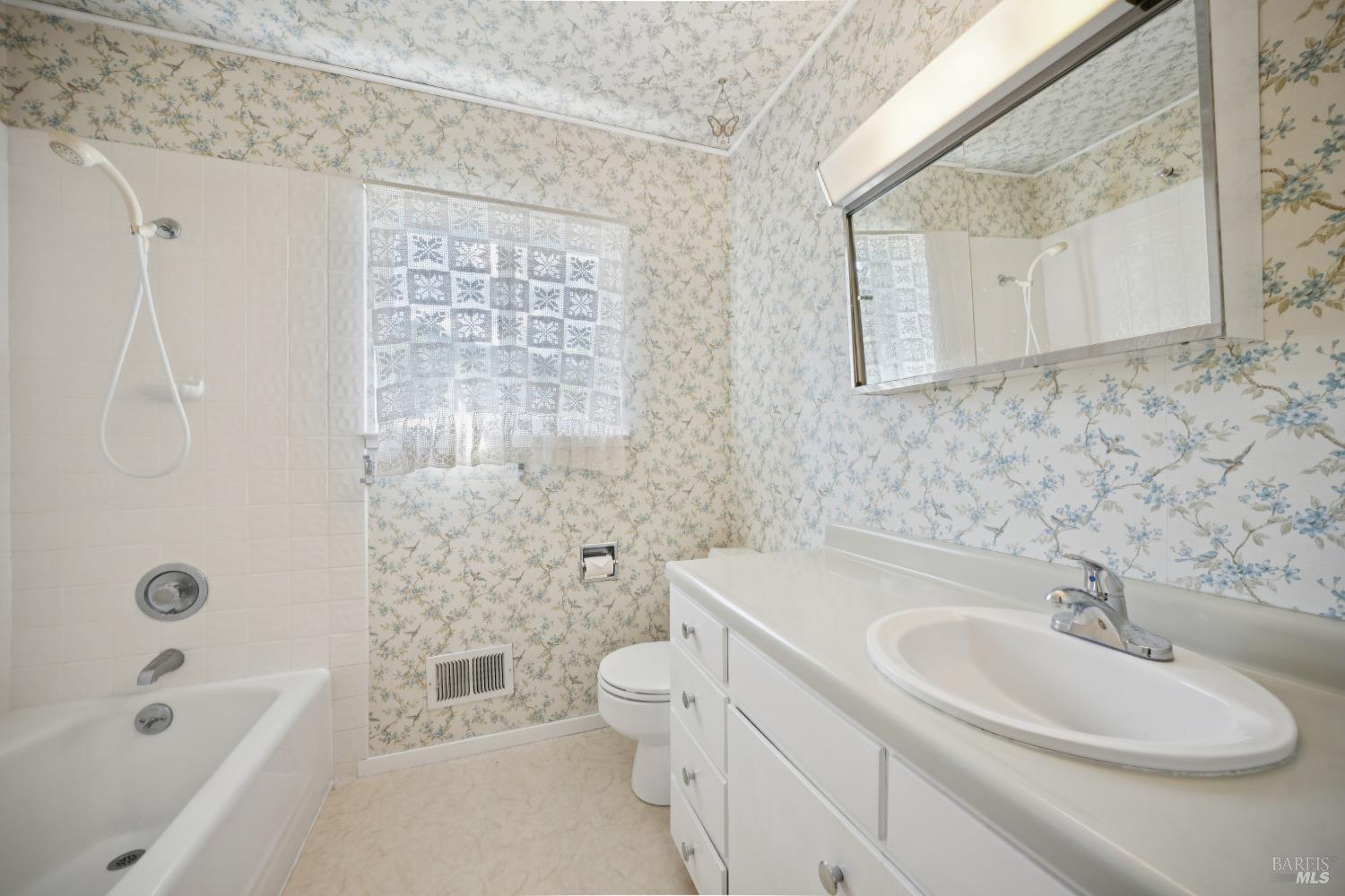 Detail Gallery Image 27 of 46 For 285 Cascade Dr, Fairfax,  CA 94930 - 4 Beds | 2 Baths