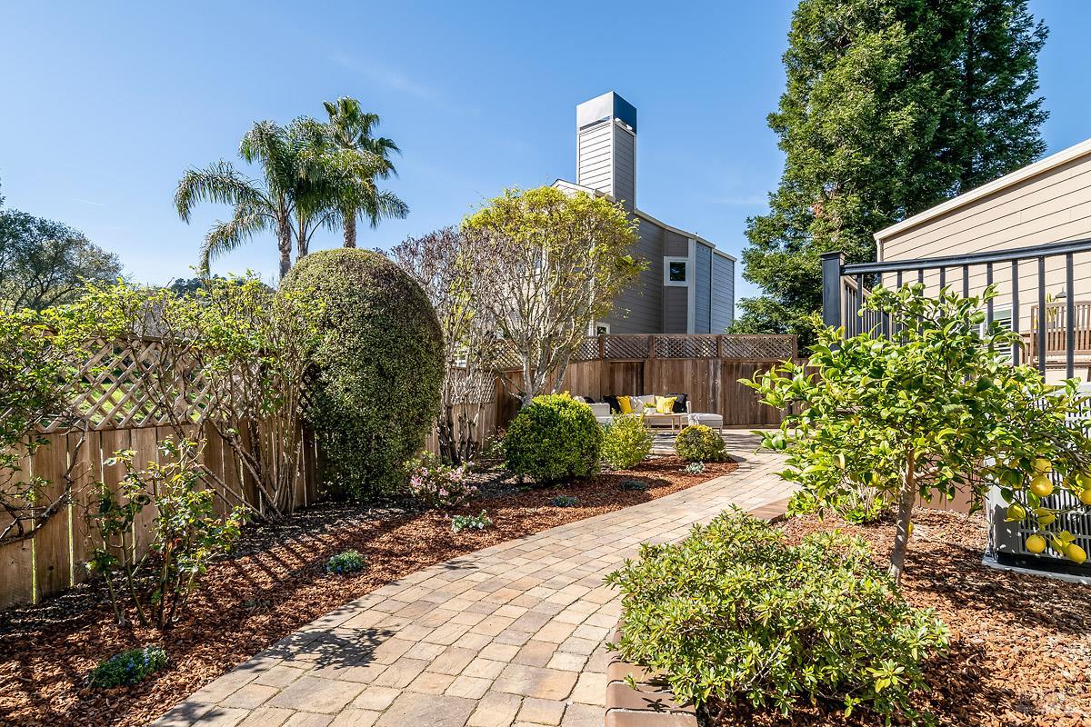 Detail Gallery Image 28 of 40 For 37 Creekside Ct, Corte Madera,  CA 94925 - 2 Beds | 2/1 Baths