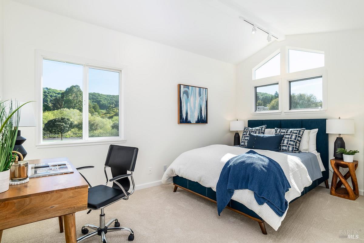 Detail Gallery Image 20 of 40 For 37 Creekside Ct, Corte Madera,  CA 94925 - 2 Beds | 2/1 Baths