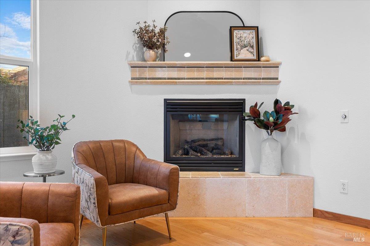 Detail Gallery Image 8 of 43 For 2257 White Chapel Ct, Santa Rosa,  CA 95401 - 3 Beds | 3 Baths