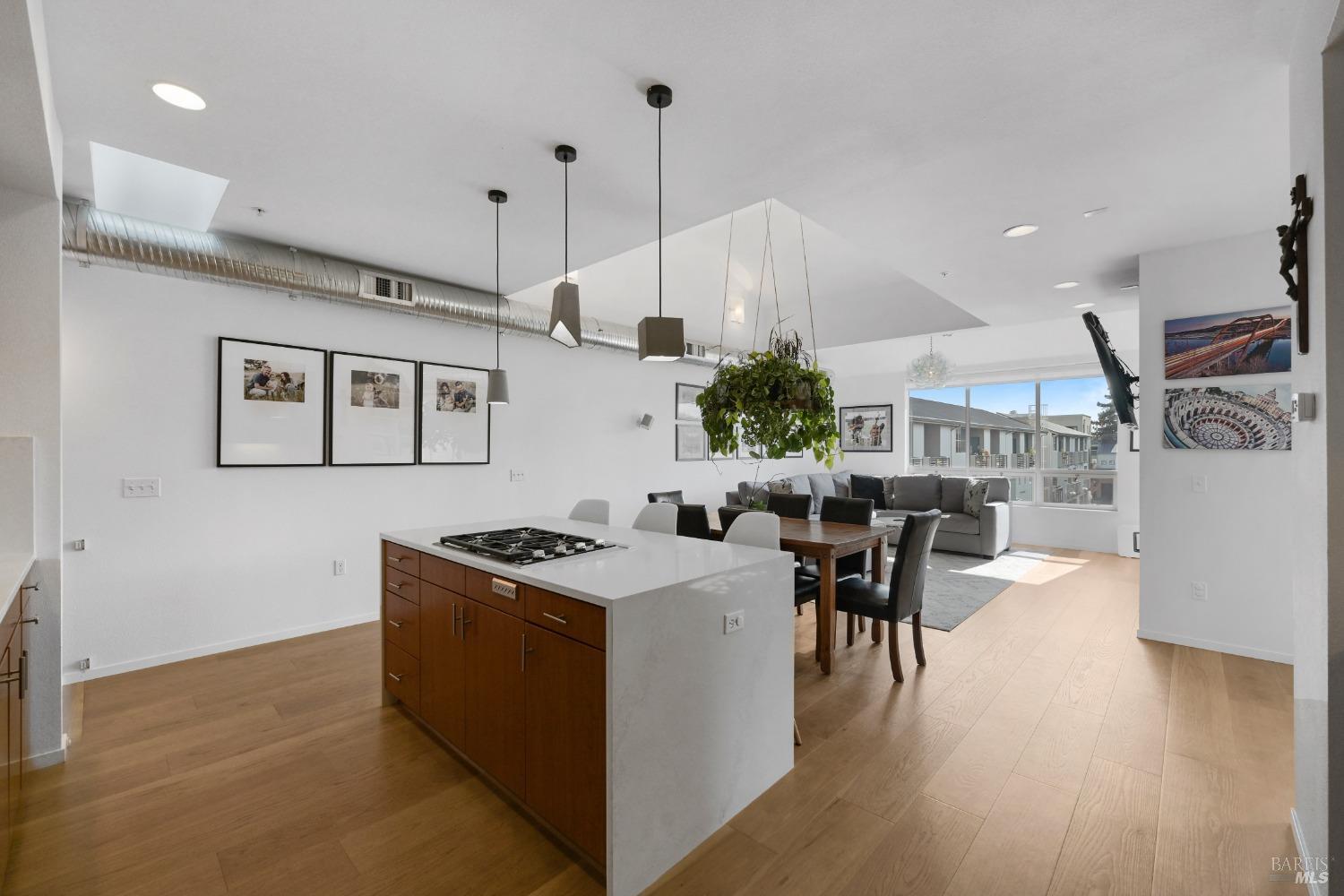 Detail Gallery Image 11 of 44 For 426 1st St, Petaluma,  CA 94952 - 3 Beds | 2/1 Baths