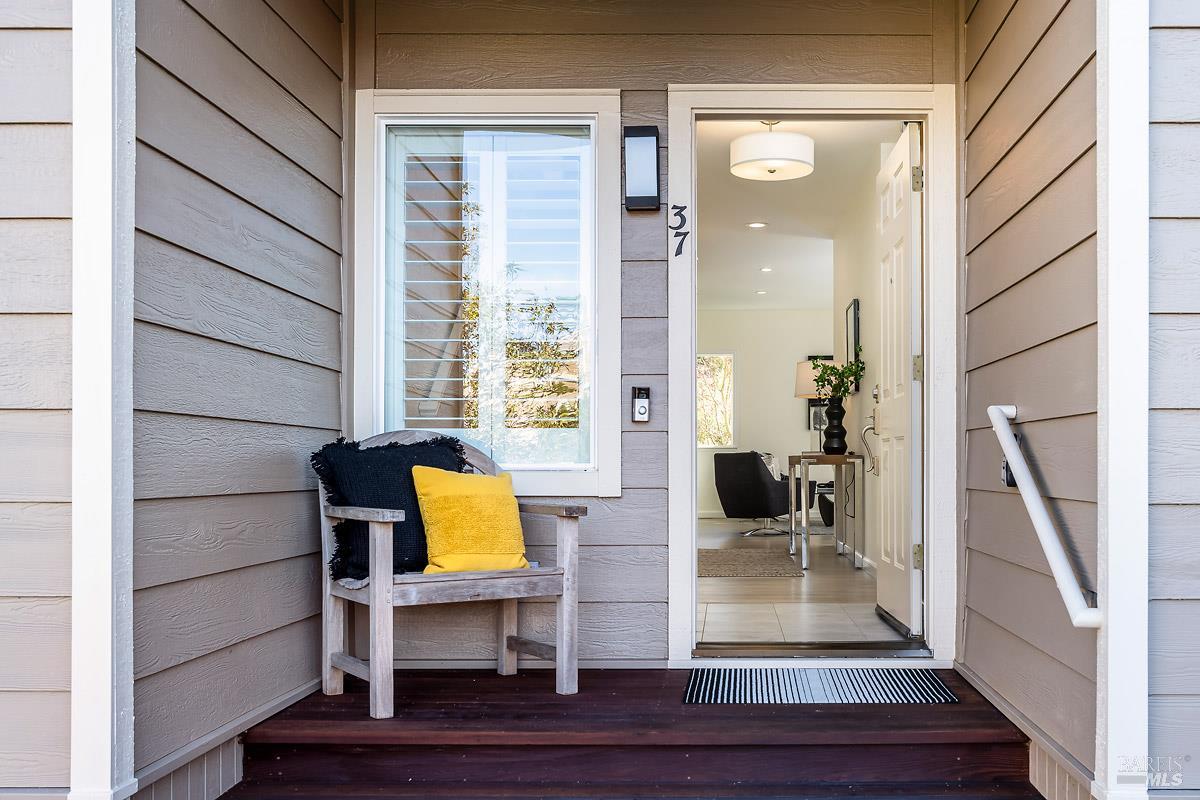 Detail Gallery Image 2 of 40 For 37 Creekside Ct, Corte Madera,  CA 94925 - 2 Beds | 2/1 Baths