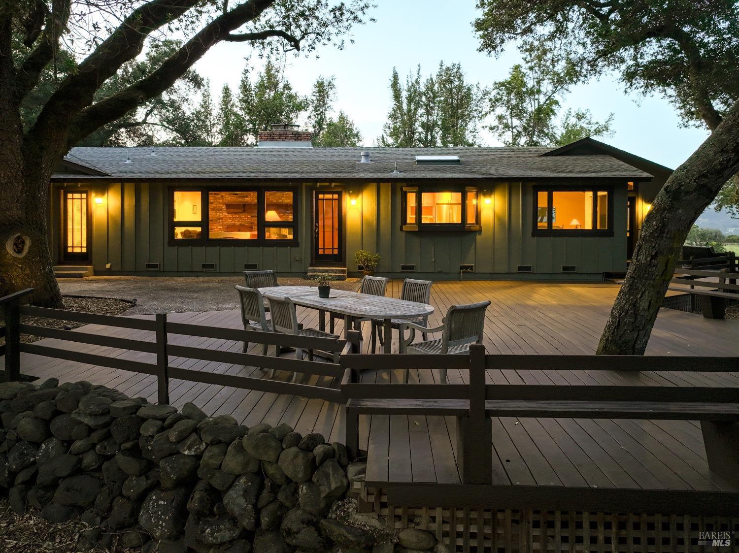 Detail Gallery Image 3 of 58 For 2120 Grove St, Sonoma,  CA 95476 - 3 Beds | 2/1 Baths