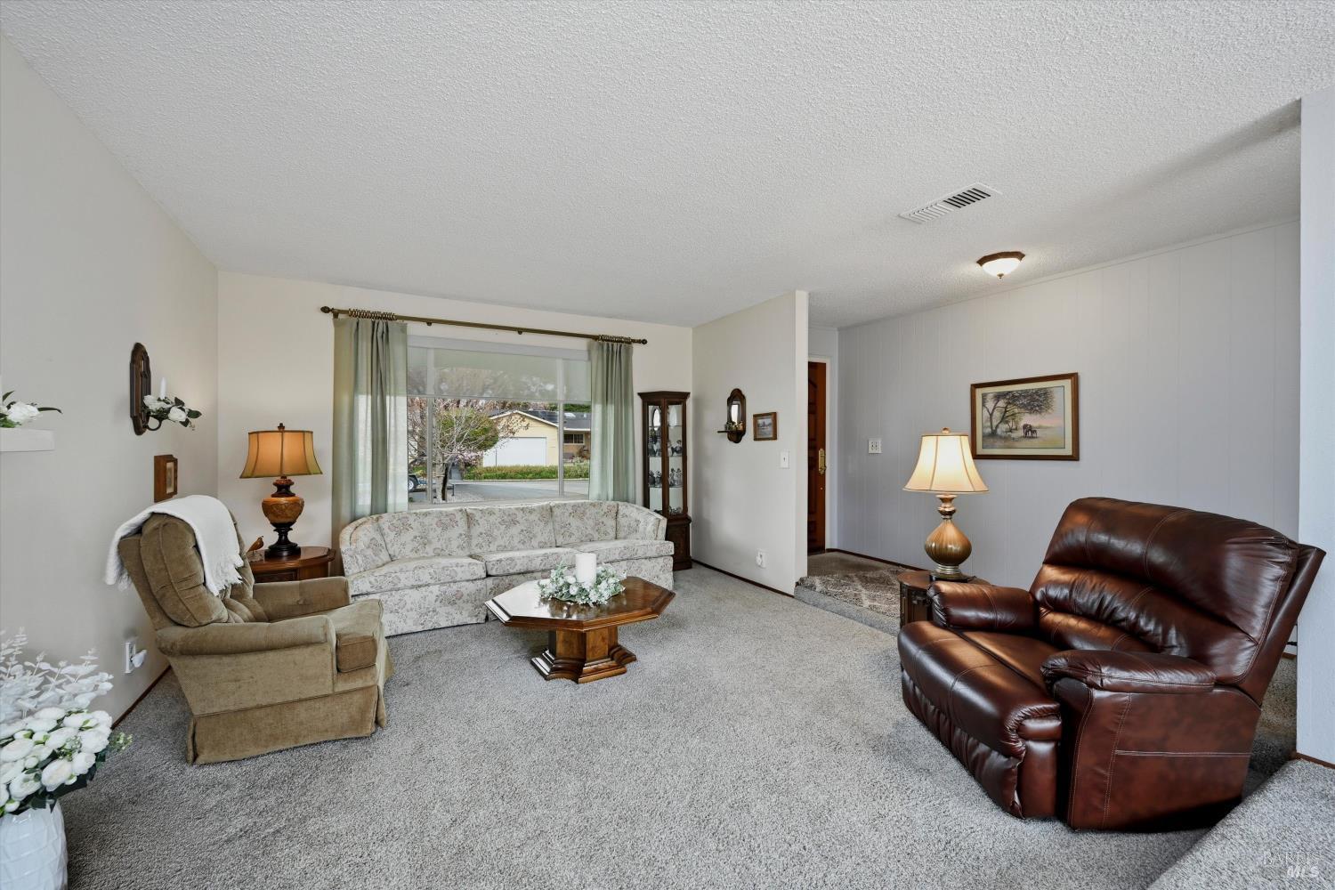 Detail Gallery Image 6 of 25 For 1091 Cayetano Dr, Napa,  CA 94559 - 3 Beds | 2 Baths