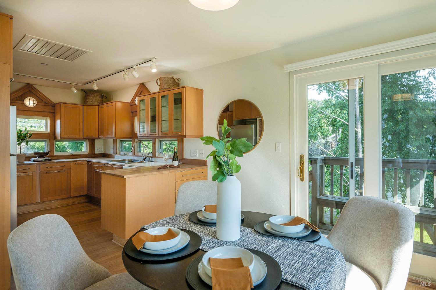 Detail Gallery Image 28 of 35 For 423 Matheson St, Healdsburg,  CA 95448 - 3 Beds | 2/2 Baths