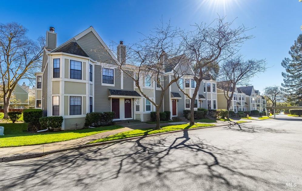 Detail Gallery Image 3 of 43 For 720 Military St, Benicia,  CA 94510 - 2 Beds | 2/1 Baths