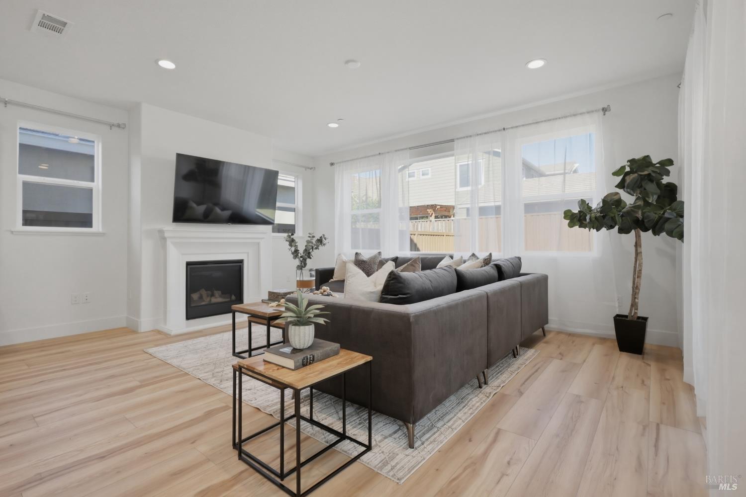 Detail Gallery Image 5 of 29 For 1588 Nightfall Ln, Fairfield,  CA 94533 - 4 Beds | 3 Baths