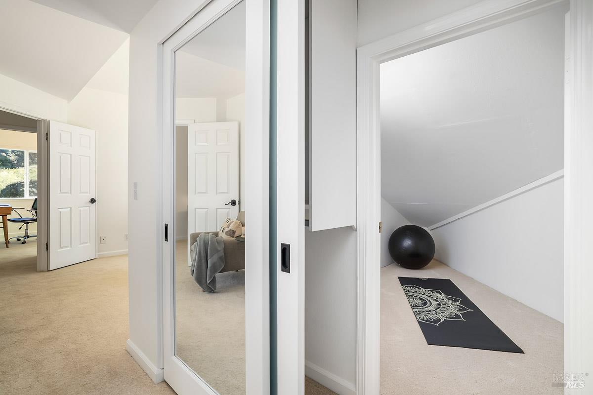 Detail Gallery Image 18 of 40 For 37 Creekside Ct, Corte Madera,  CA 94925 - 2 Beds | 2/1 Baths