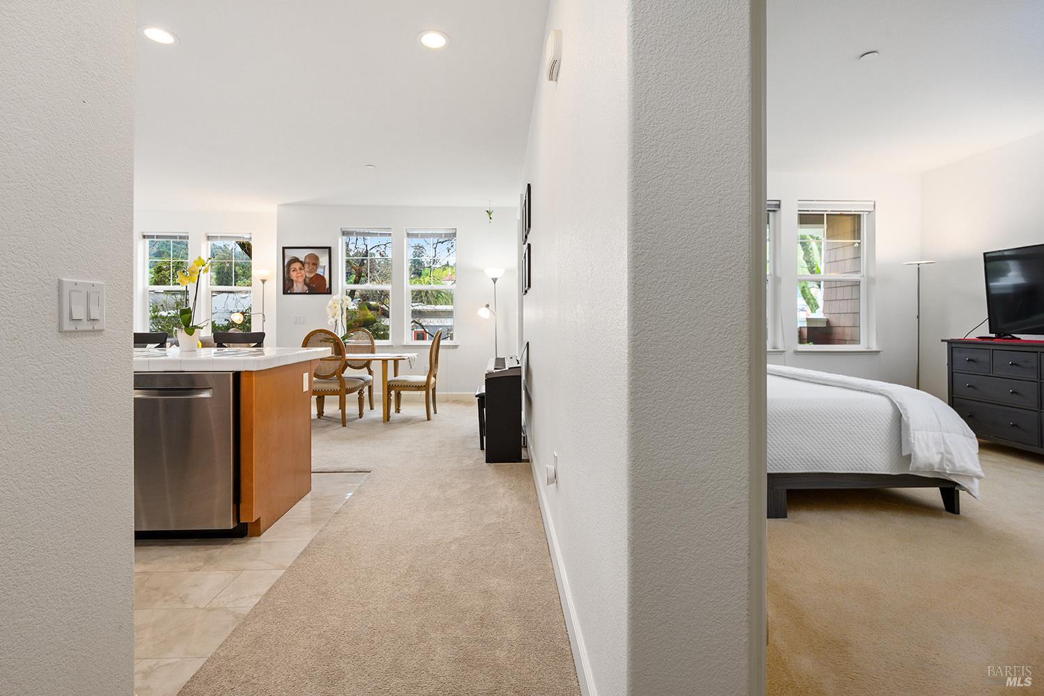 Detail Gallery Image 10 of 35 For 263 Camellia Cir, Larkspur,  CA 94939 - 2 Beds | 2 Baths