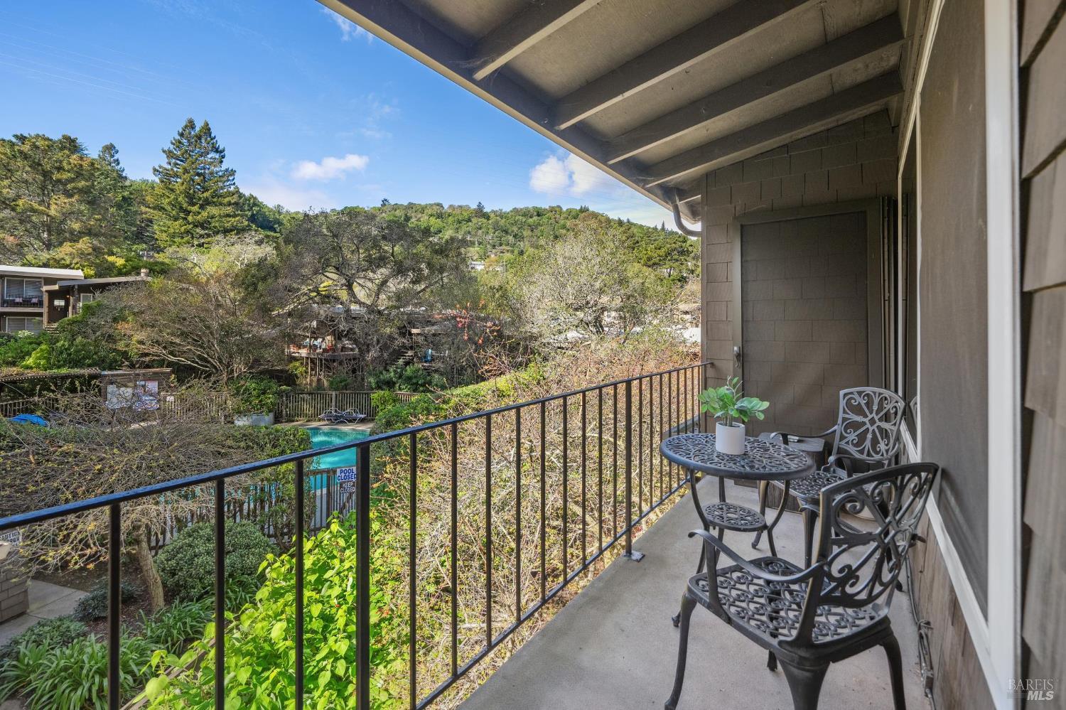 Detail Gallery Image 9 of 18 For 1411 Casa Buena Dr #13,  Corte Madera,  CA 94925 - 3 Beds | 2 Baths