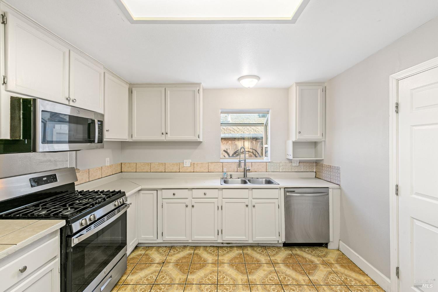 Detail Gallery Image 11 of 48 For 450 Priddy Dr, Dixon,  CA 95620 - 4 Beds | 2 Baths