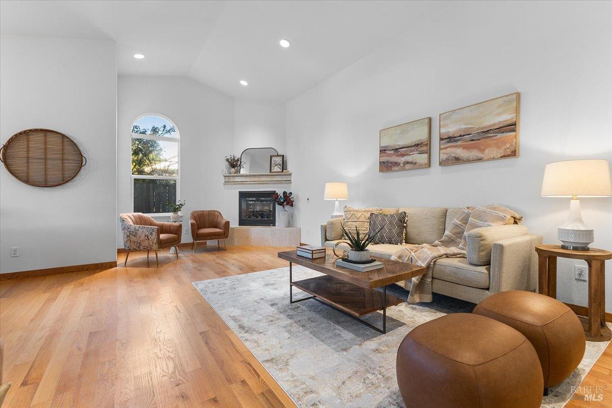 Detail Gallery Image 6 of 43 For 2257 White Chapel Ct, Santa Rosa,  CA 95401 - 3 Beds | 3 Baths